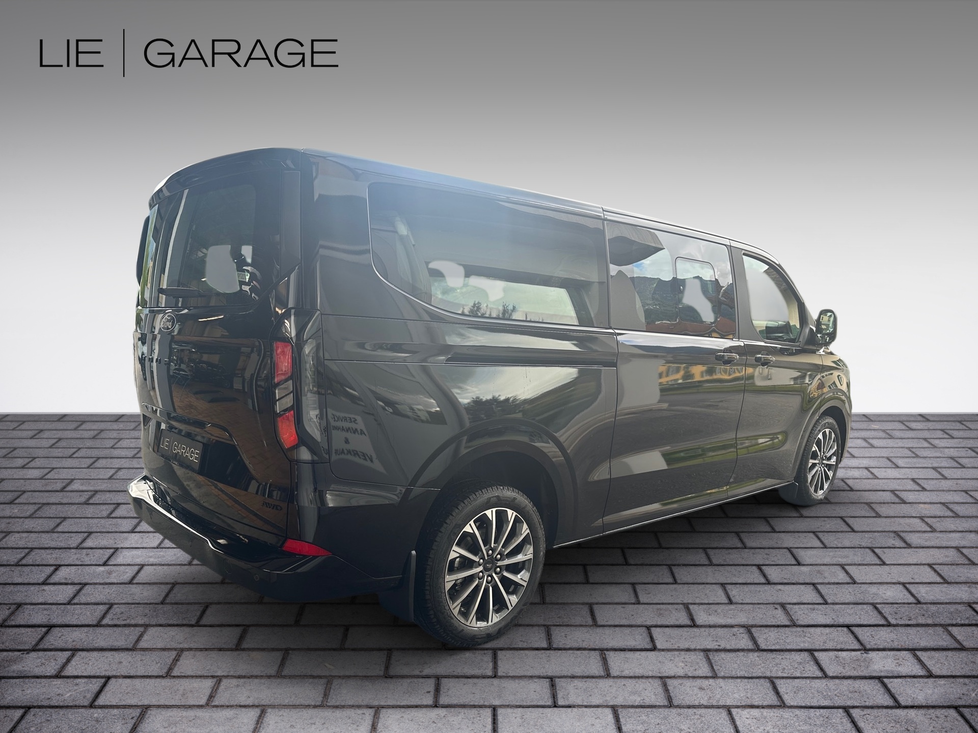 FORD Tourneo Bus 320 L2H1 Titanium Automat 4x4-showroom-element-2