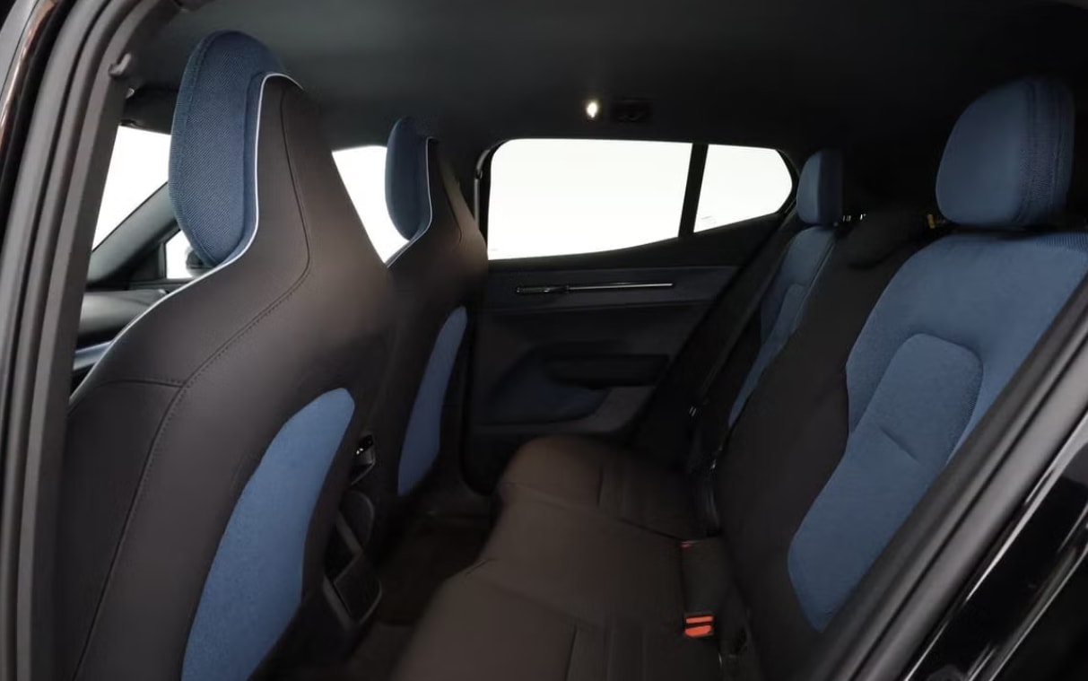 VOLVO EX30 E60 69kWh Twin Plus-image-4