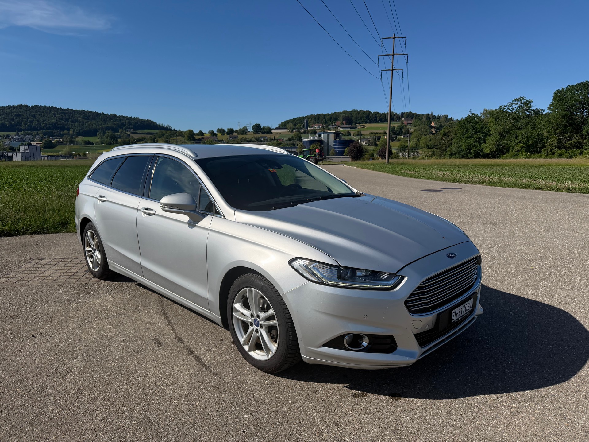 FORD MONDEO-showroom-element-3