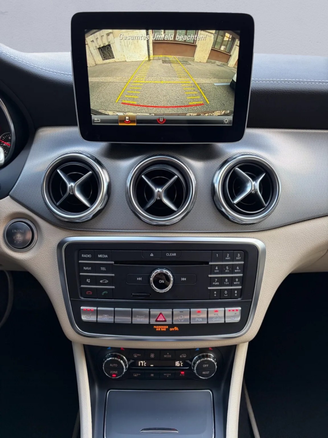 MERCEDES-BENZ GLA 220 Urban 4Matic 7G-DCT-image-14