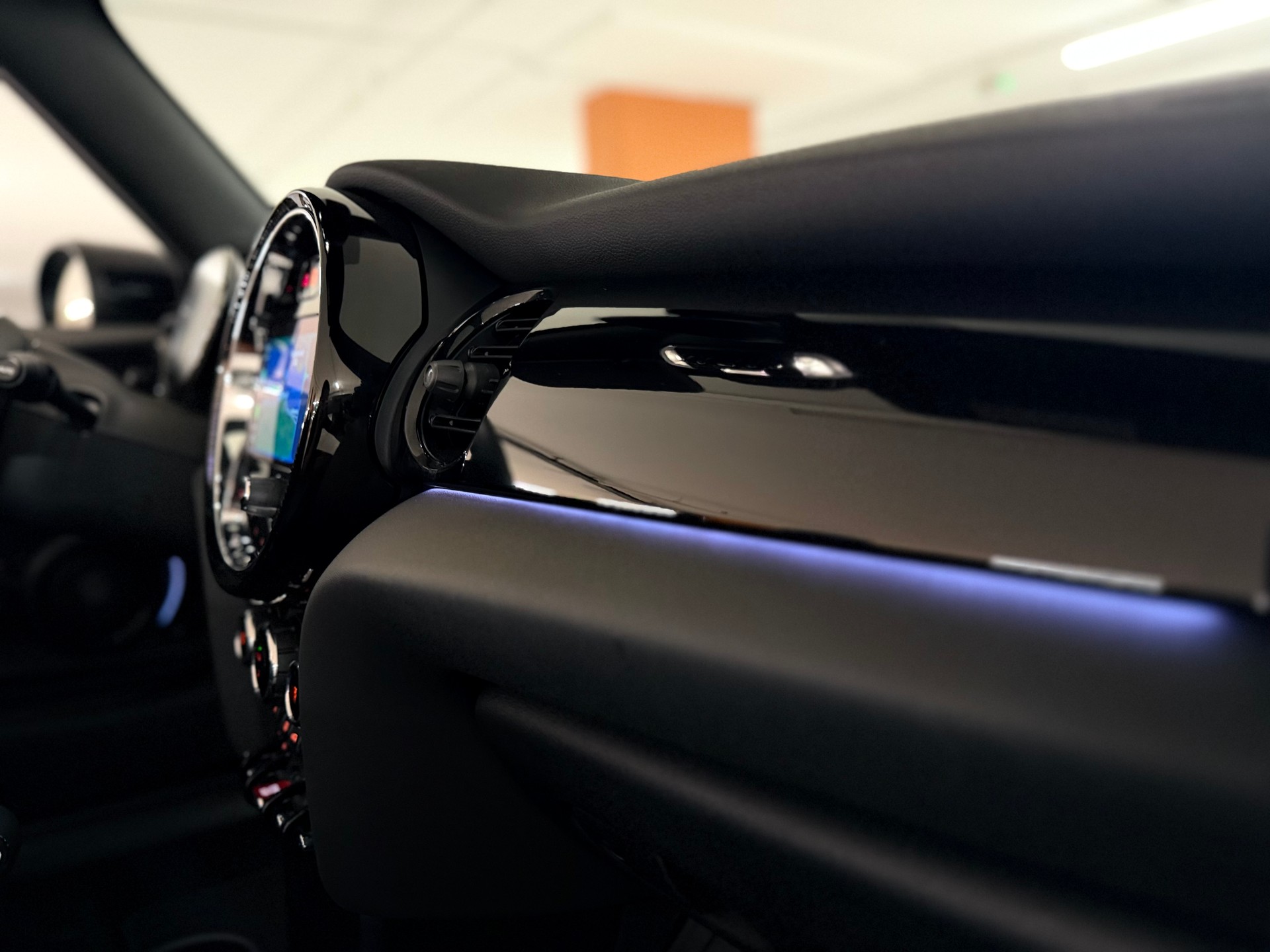 MINI Cooper John Cooper Works Cabriolet Steptronic-image-18