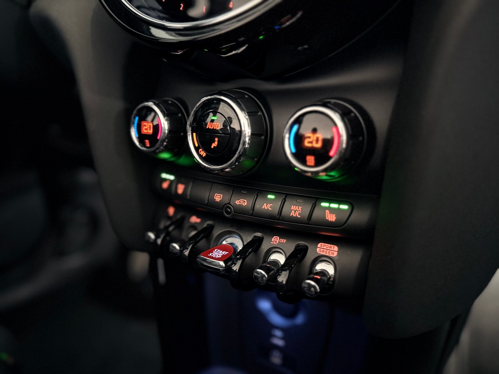 MINI Cooper John Cooper Works Cabriolet Steptronic-image-15
