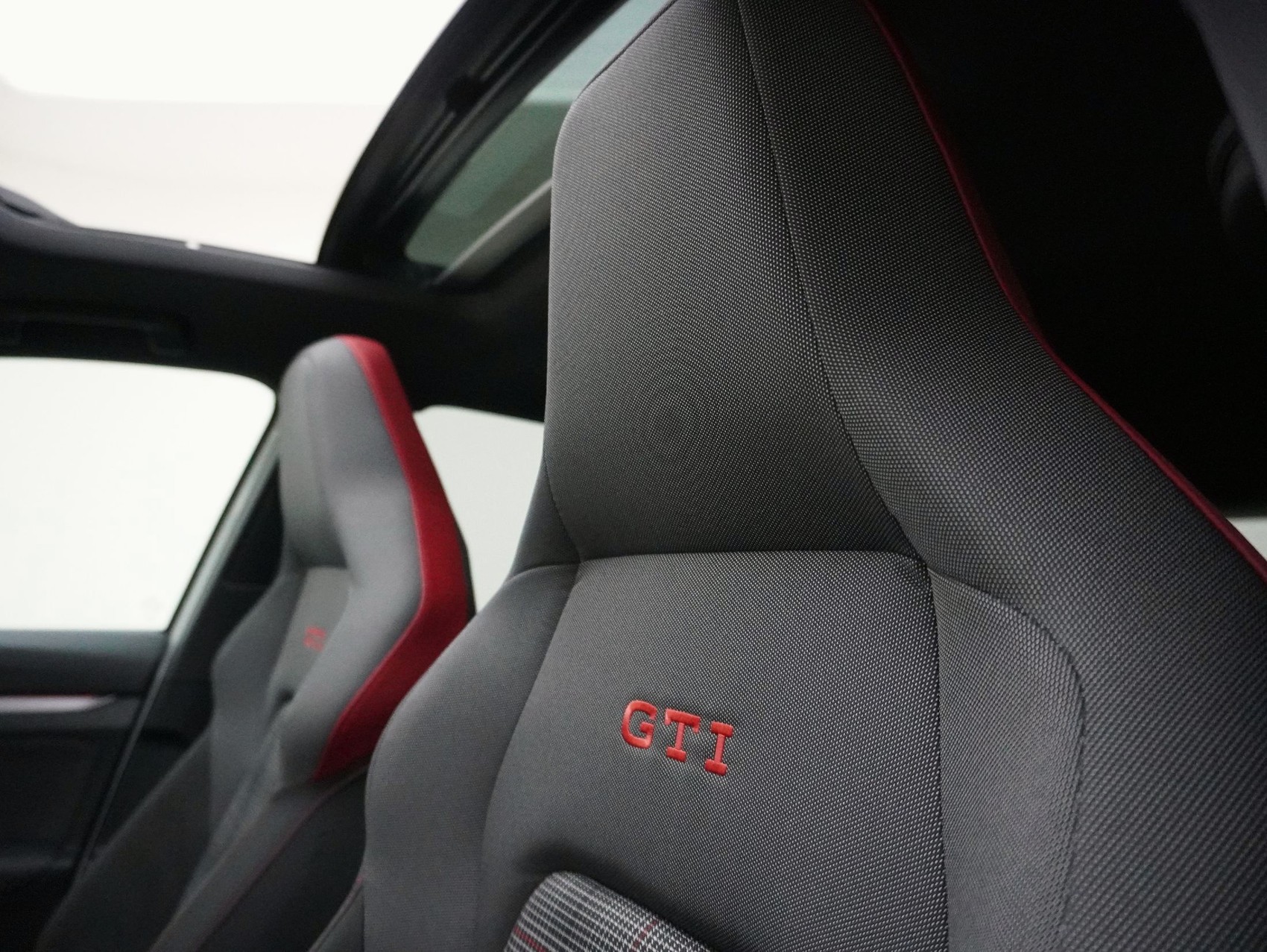VW Golf 8.5 2.0 TSI DSG GTI Black Style (2025) ** Harman/Kardon / Head-Up / Panoramadach **-image-9