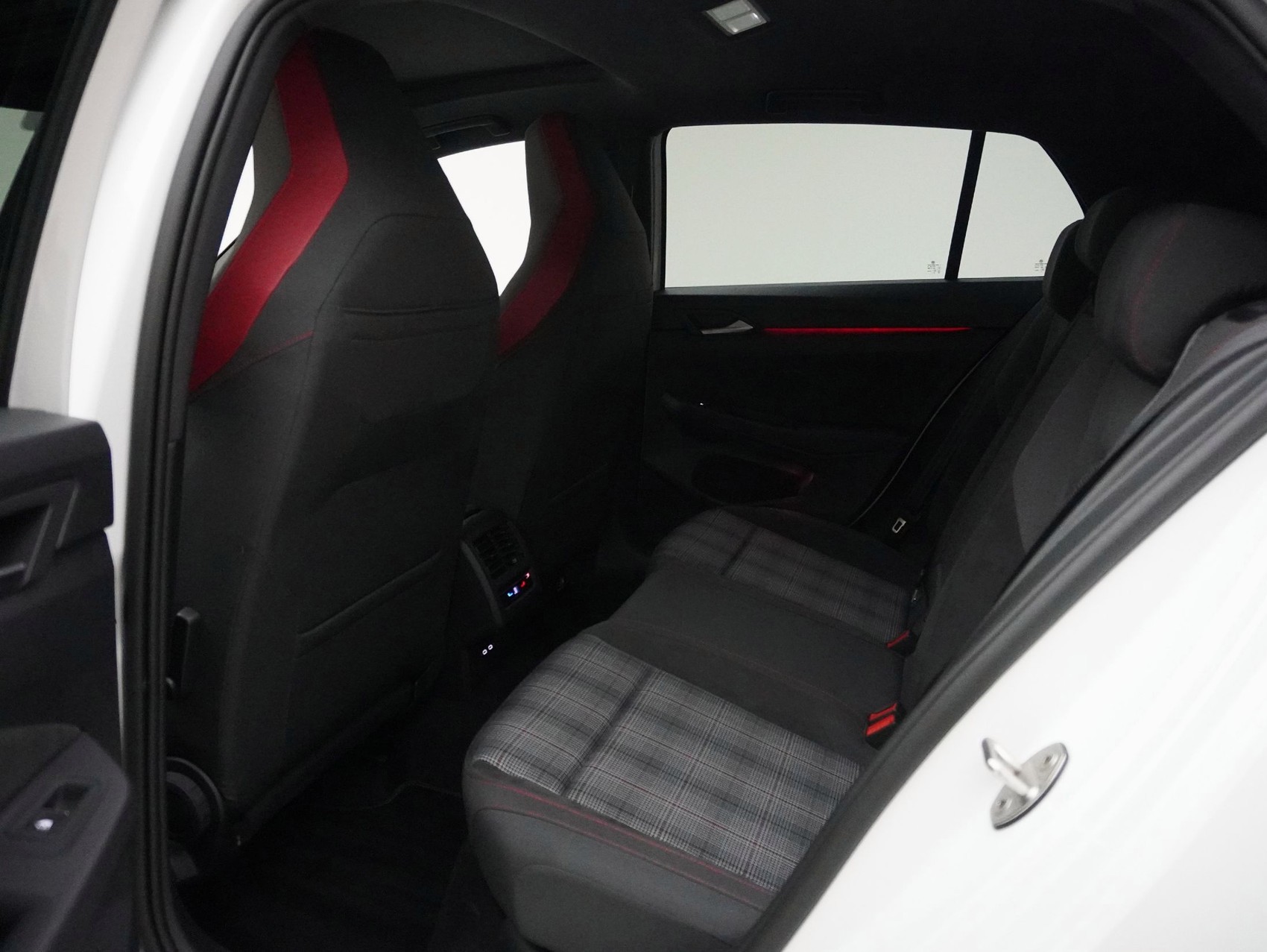 VW Golf 8.5 2.0 TSI DSG GTI Black Style (2025) ** Harman/Kardon / Head-Up / Panoramadach **-image-11