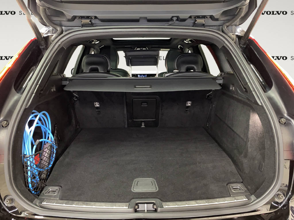 VOLVO XC60 2.0 T6 TE R-Design eAWD-image-13