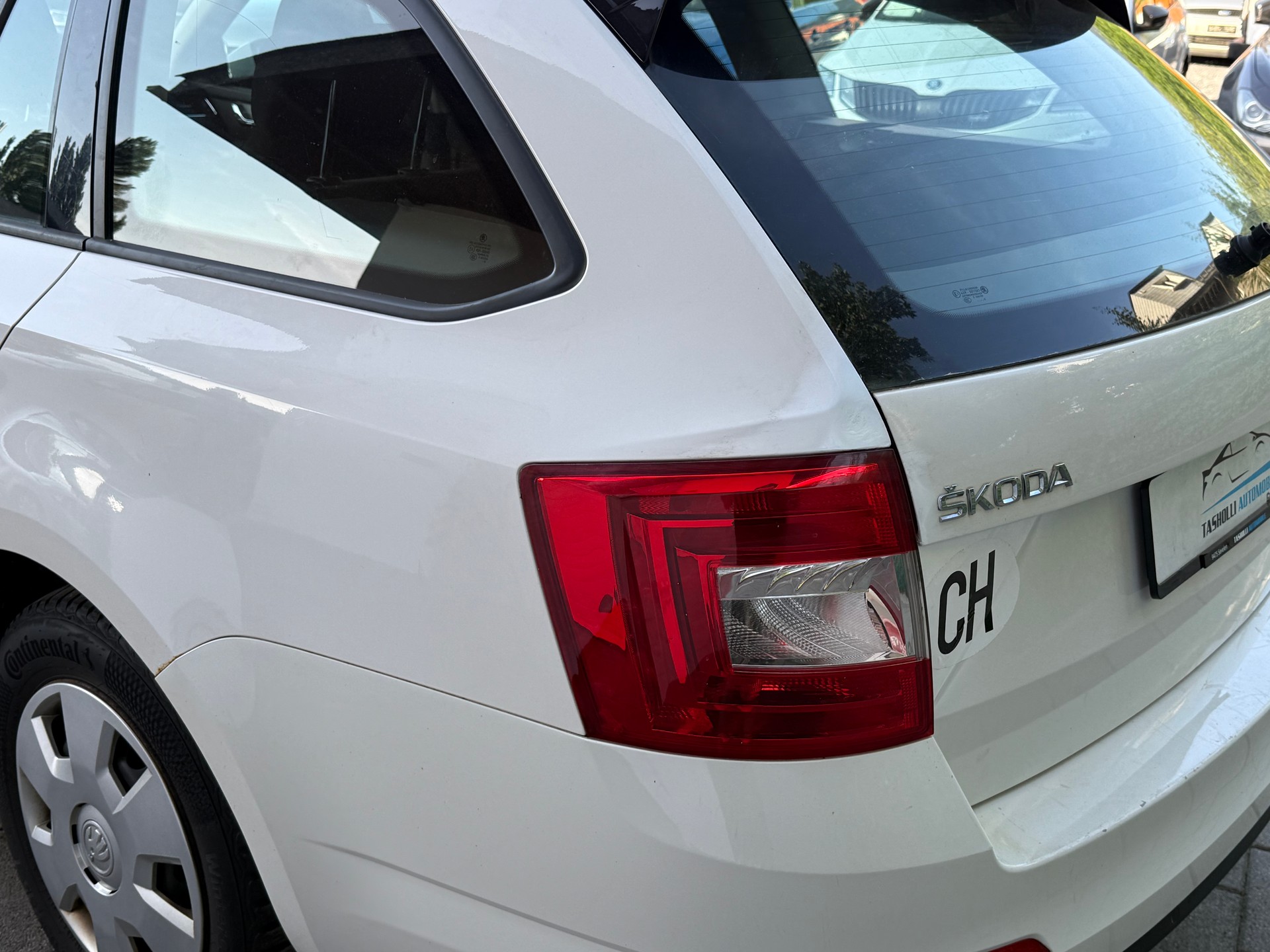 SKODA Octavia Combi 1.6 TDI GreenLine-image-4
