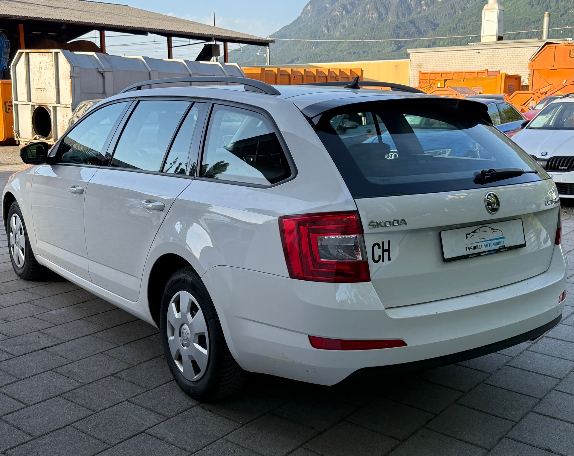 SKODA Octavia Combi 1.6 TDI GreenLine-image-3