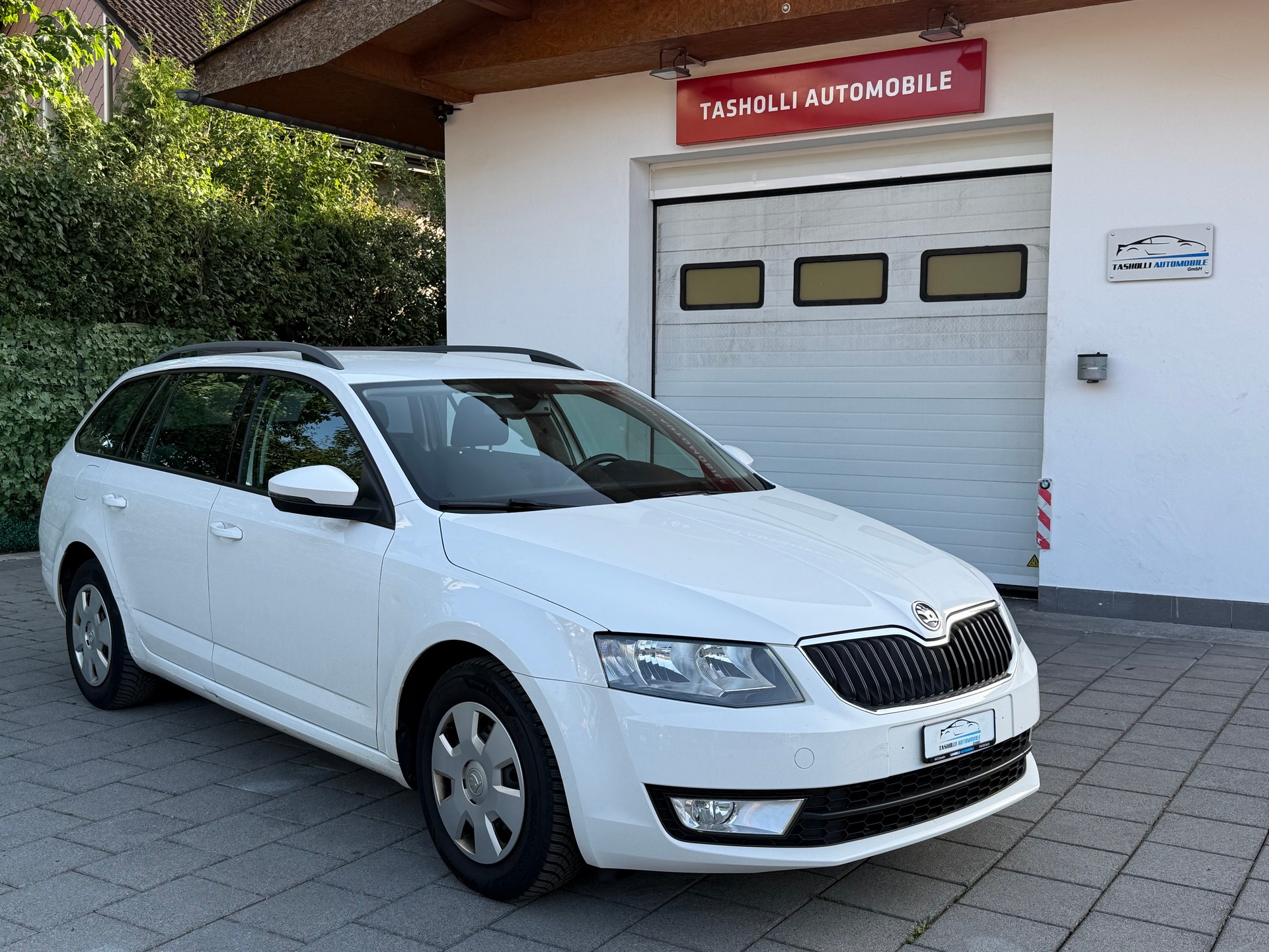 SKODA Octavia Combi 1.6 TDI GreenLine-image-0