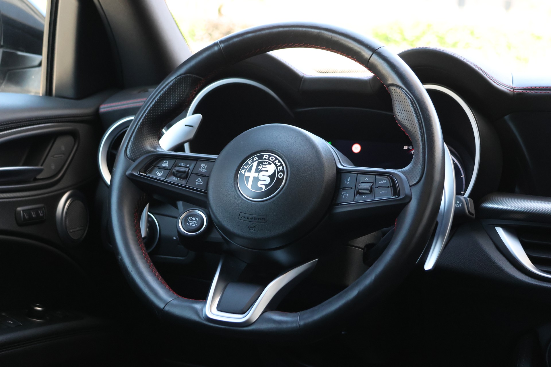 ALFA ROMEO Stelvio 2.0 Competizione Pack Sky Q4 AT8 (CH)-image-15
