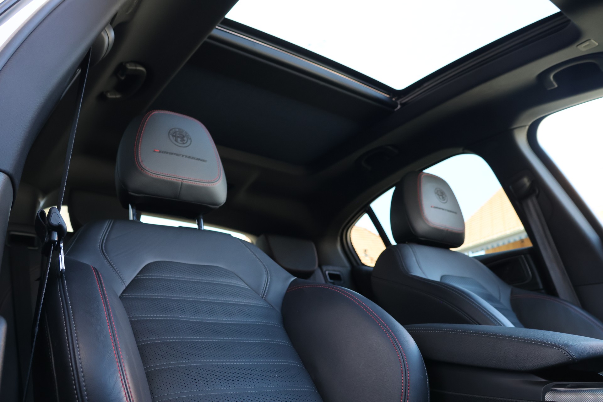 ALFA ROMEO Stelvio 2.0 Competizione Pack Sky Q4 AT8 (CH)-image-21
