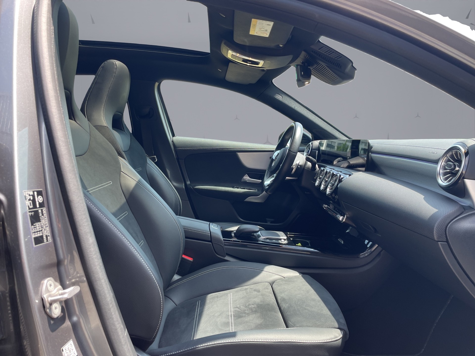 MERCEDES-BENZ A 250 AMG Line 4m-image-16