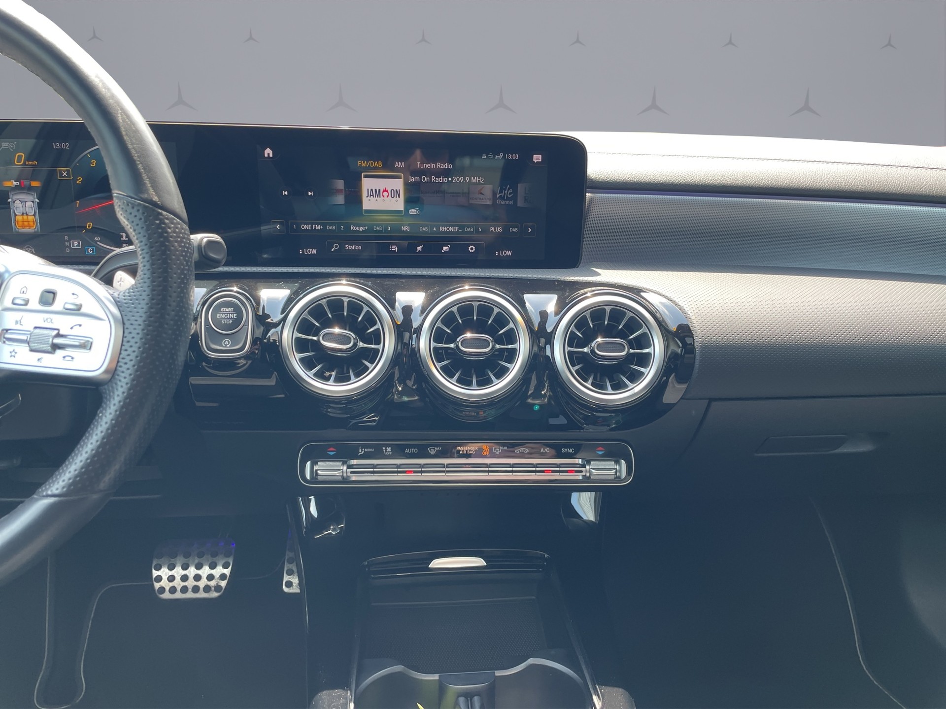 MERCEDES-BENZ A 250 AMG Line 4m-image-14