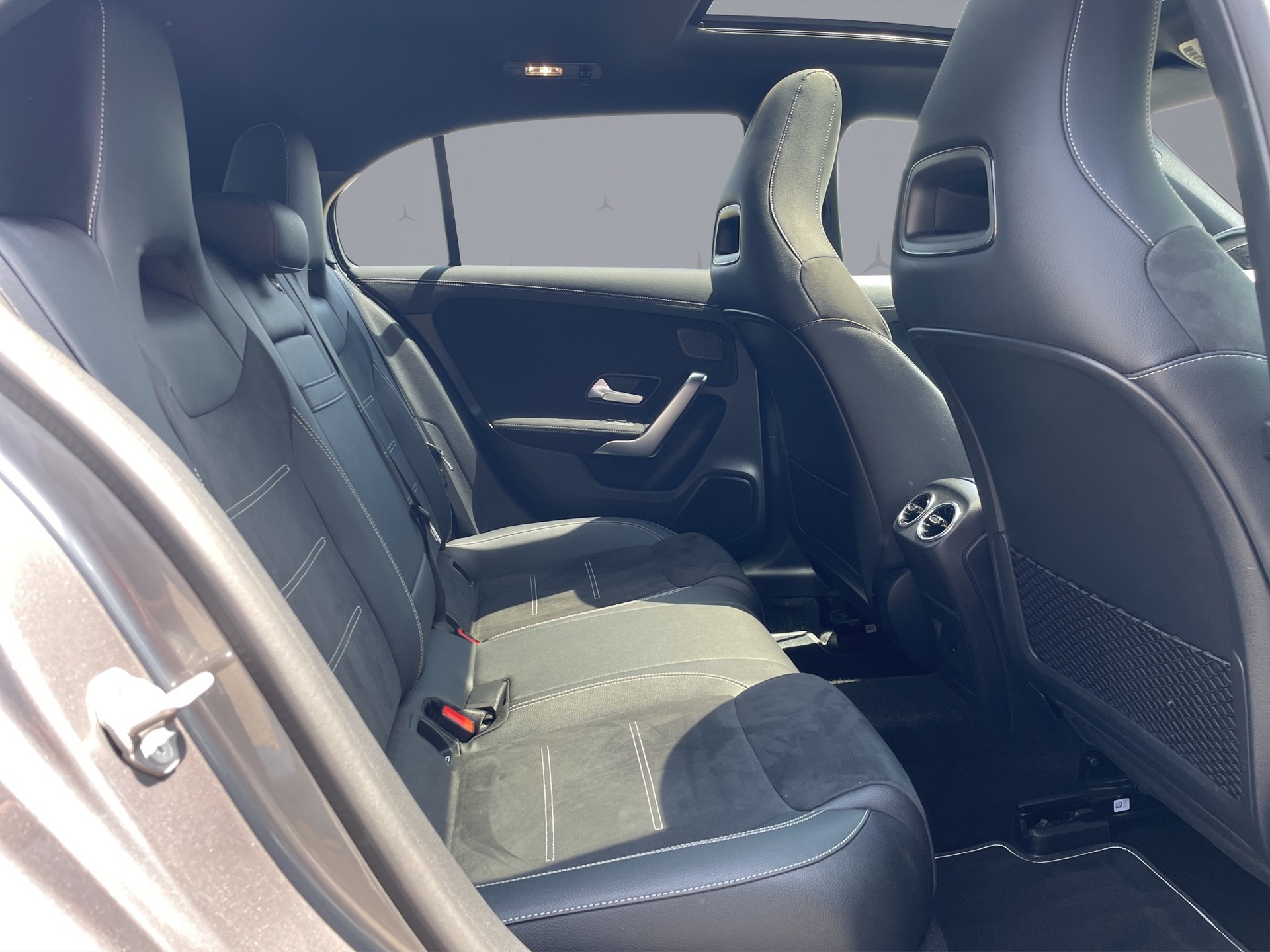 MERCEDES-BENZ A 250 AMG Line 4m-image-17