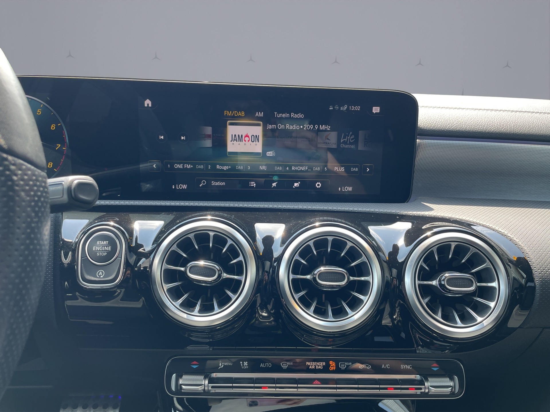 MERCEDES-BENZ A 250 AMG Line 4m-image-15