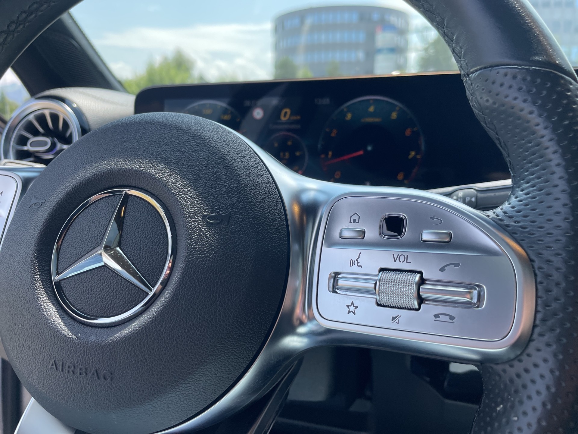 MERCEDES-BENZ A 250 AMG Line 4m-image-21