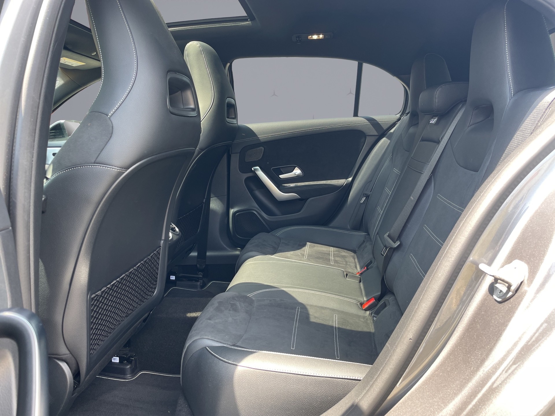 MERCEDES-BENZ A 250 AMG Line 4m-image-12