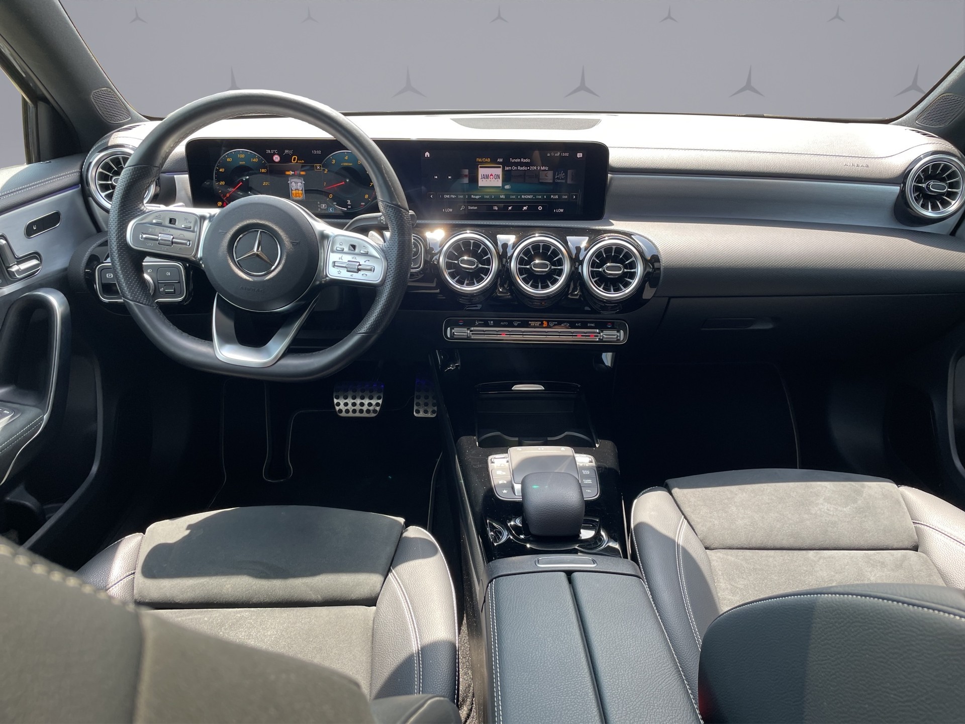 MERCEDES-BENZ A 250 AMG Line 4m-image-13