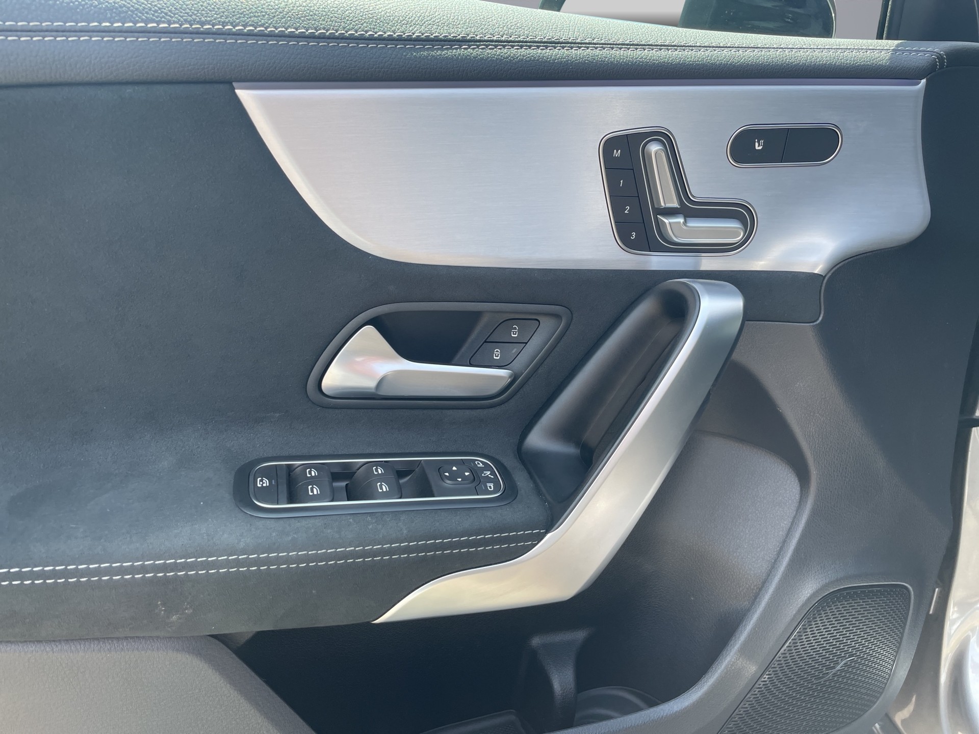 MERCEDES-BENZ A 250 AMG Line 4m-image-10