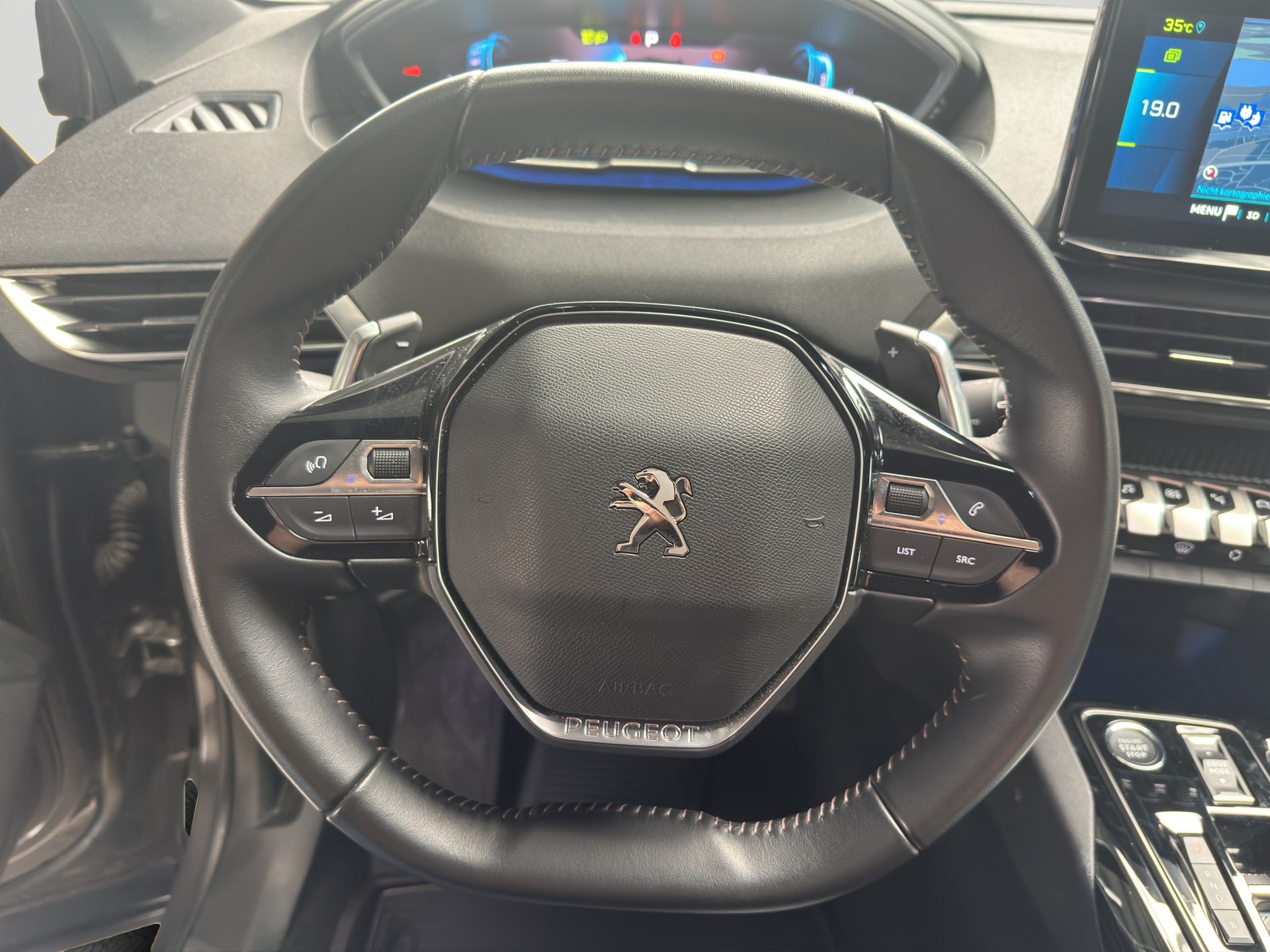 PEUGEOT 3008 180e Hybrid2 Allure Pack EAT8-image-9