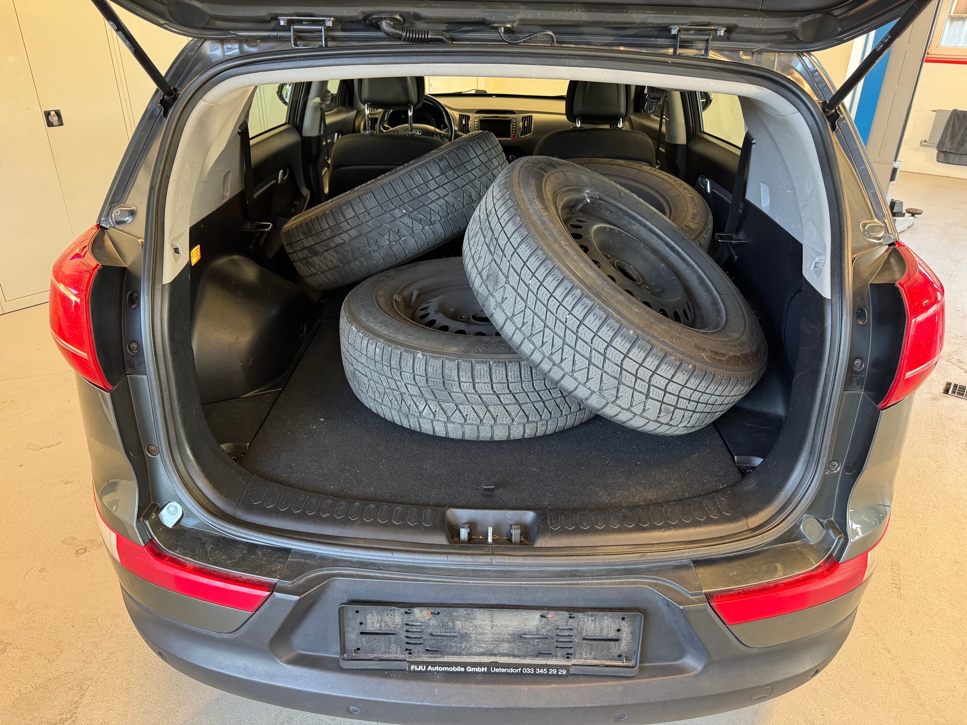 KIA Sportage 2.0 CRDi Trend 4WD Automatic-image-13