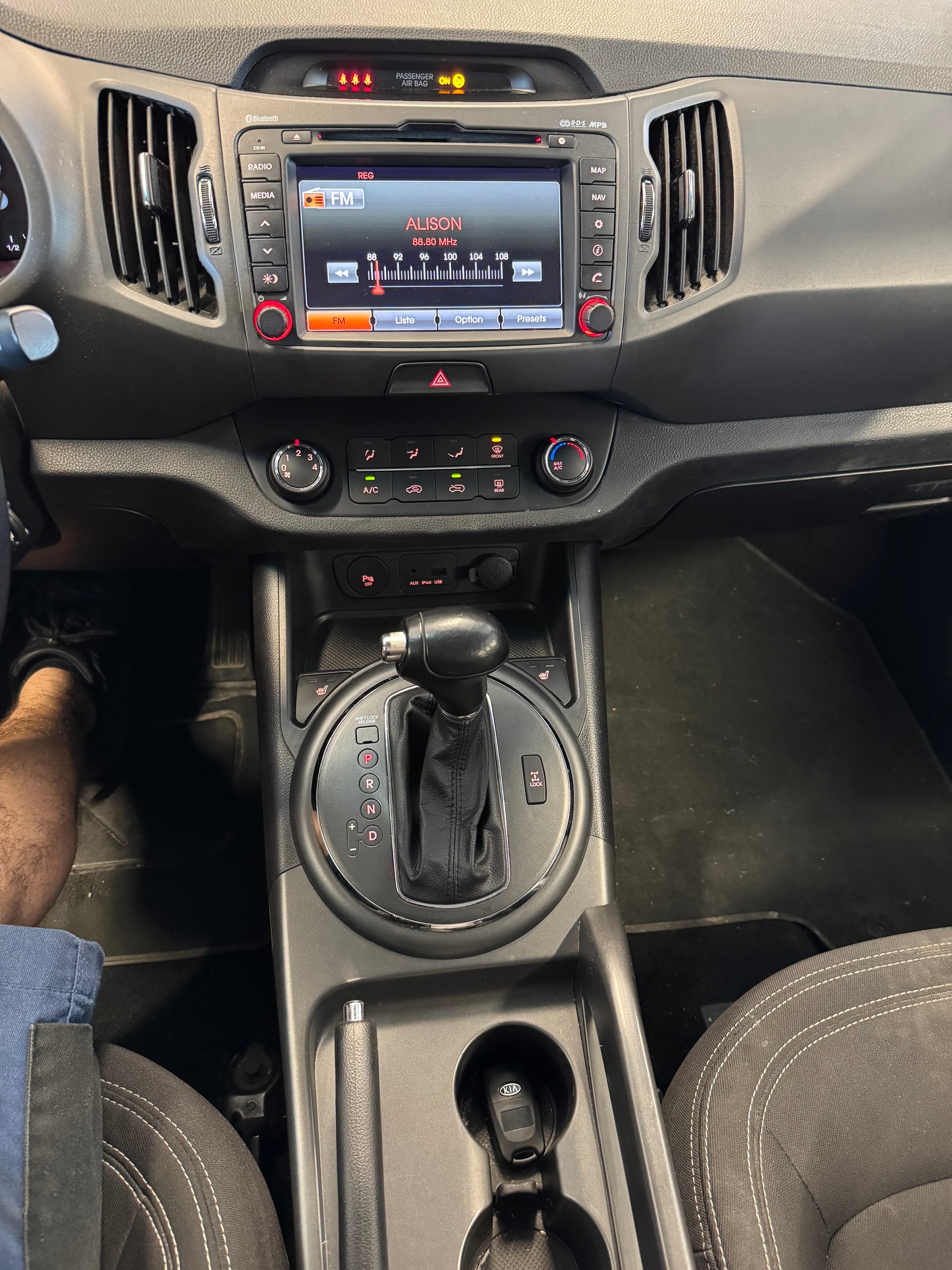 KIA Sportage 2.0 CRDi Trend 4WD Automatic-image-15
