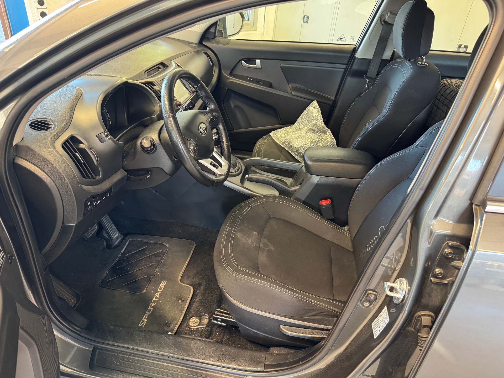 KIA Sportage 2.0 CRDi Trend 4WD Automatic-image-6