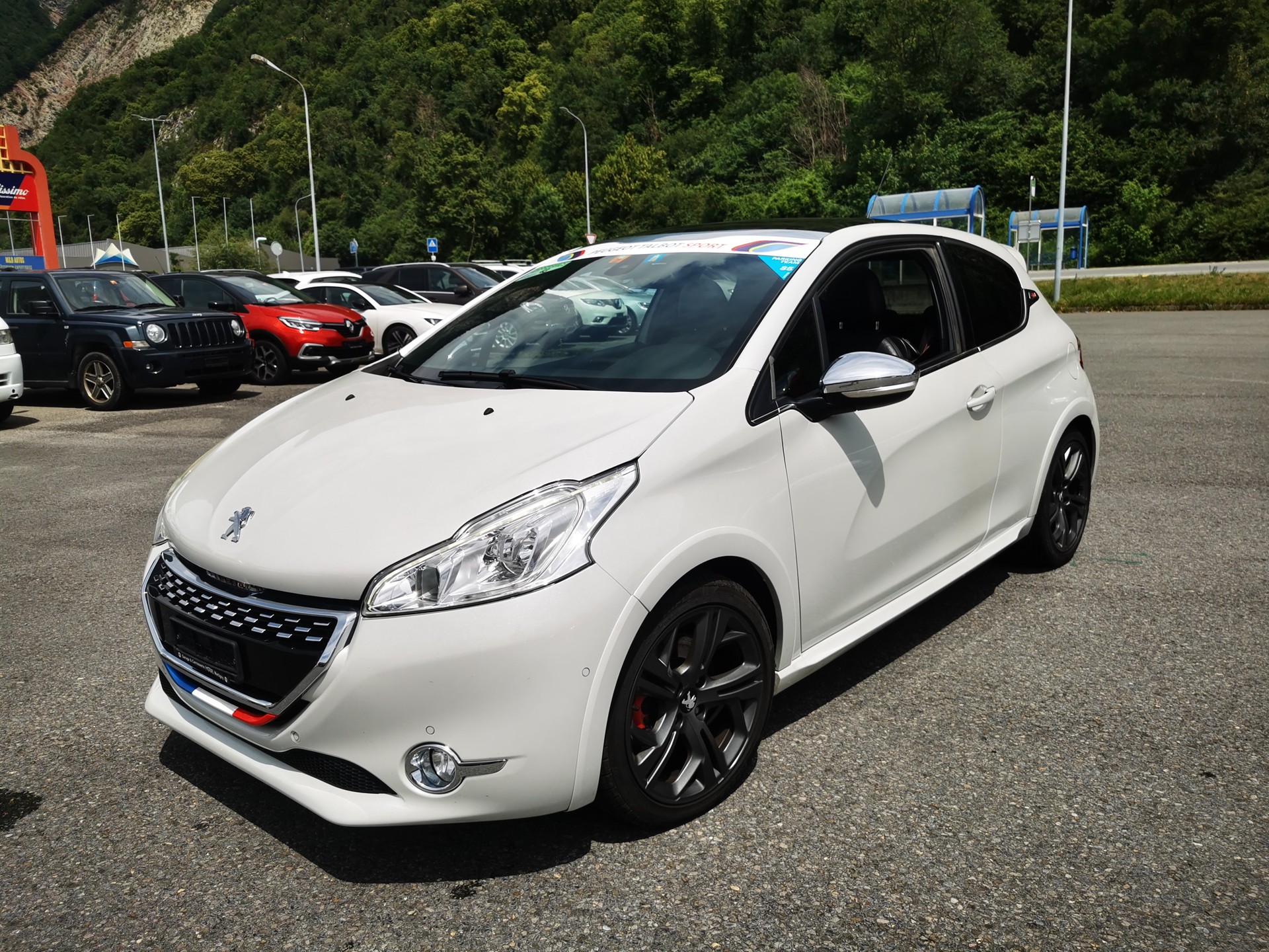 PEUGEOT 208 1.6 Turbo GTi-image-1