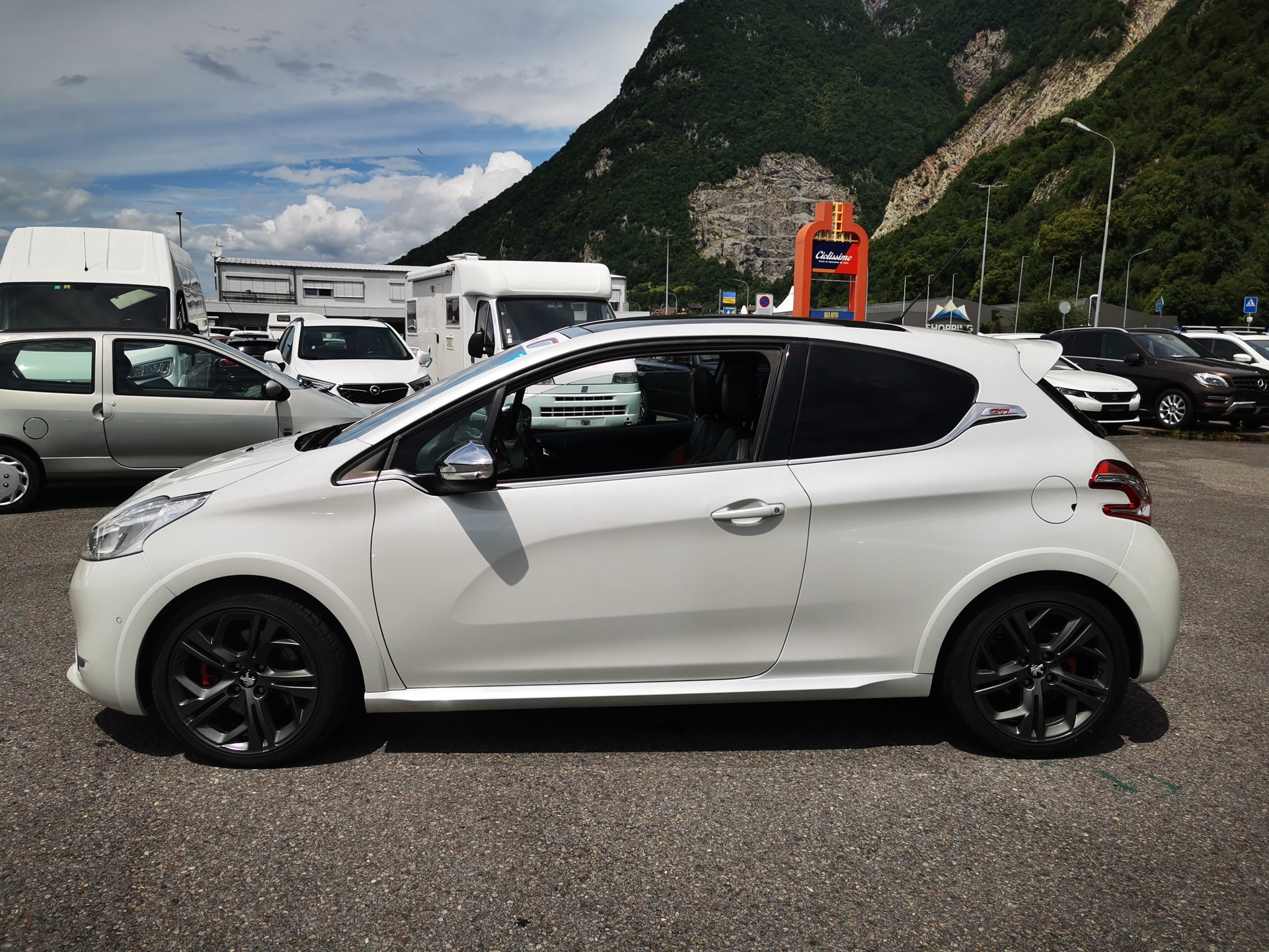 PEUGEOT 208 1.6 Turbo GTi-image-0