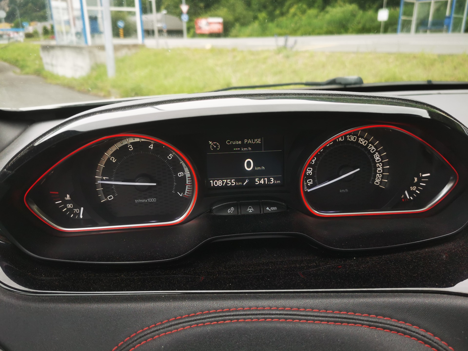 PEUGEOT 208 1.6 Turbo GTi-image-10