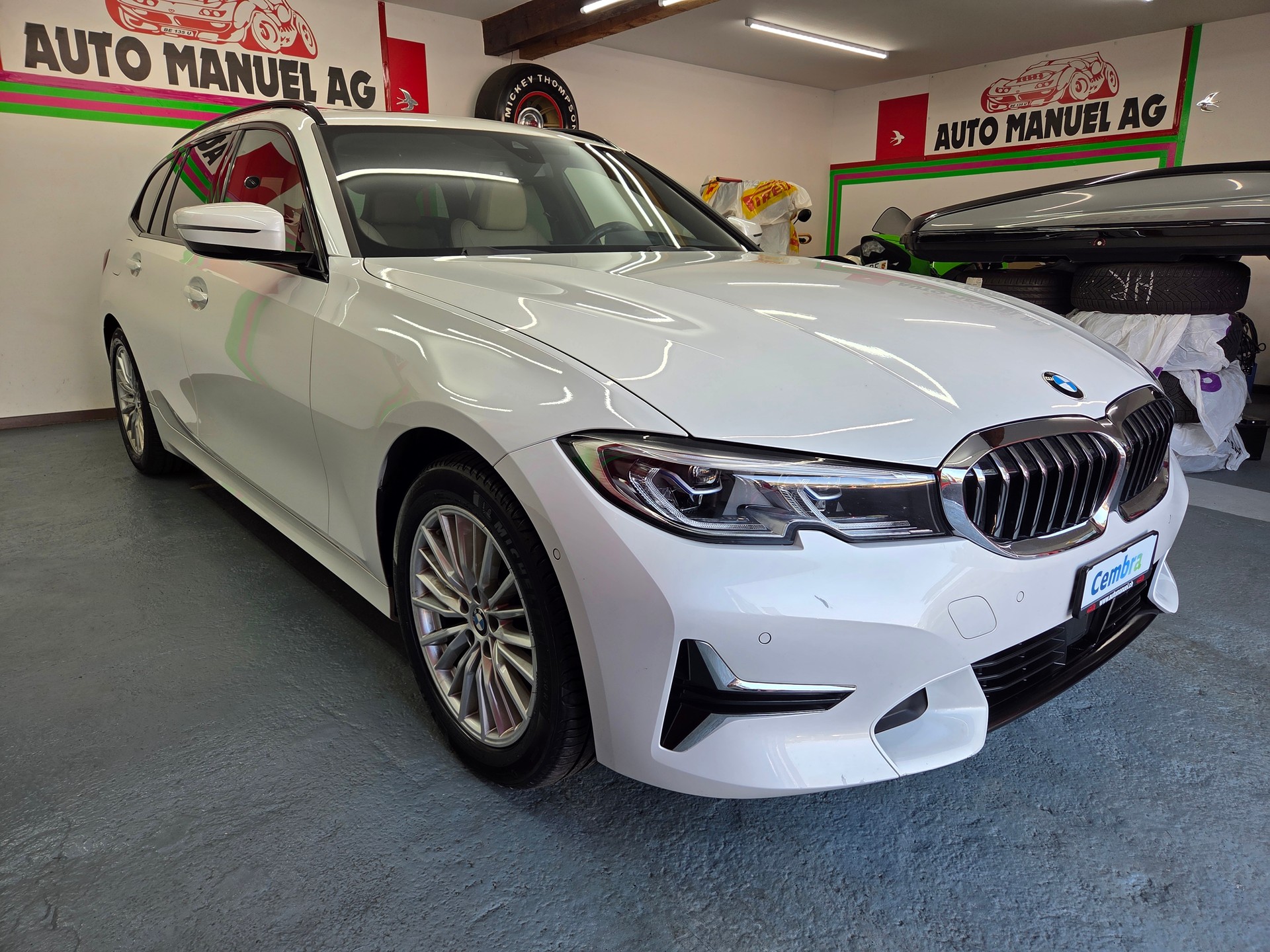 BMW 320d xDrive 48V Touring Luxury Line Steptronic-image-1