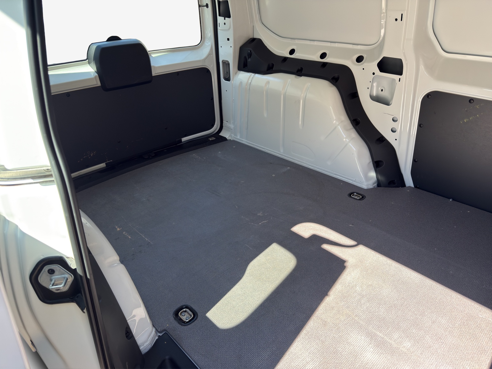 VW Caddy Cargo 2.0TDI Maxi 4Motion-image-11