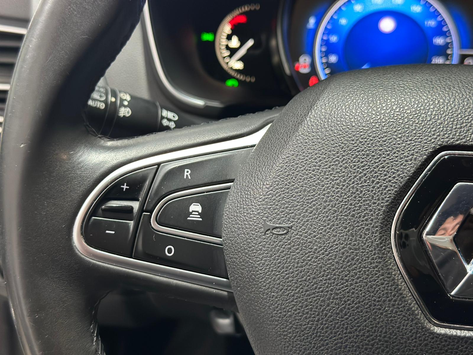 RENAULT Mégane 1.2 16V Turbo Bose-image-11