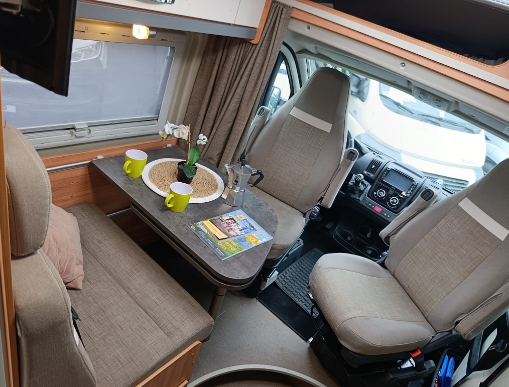 GLOBECAR Summit 640 wendig, mit Schlafkomfort, Raumgefühl eines teilintegrierten – voller Autarkie zu einem sehr guten Preis**-image-1