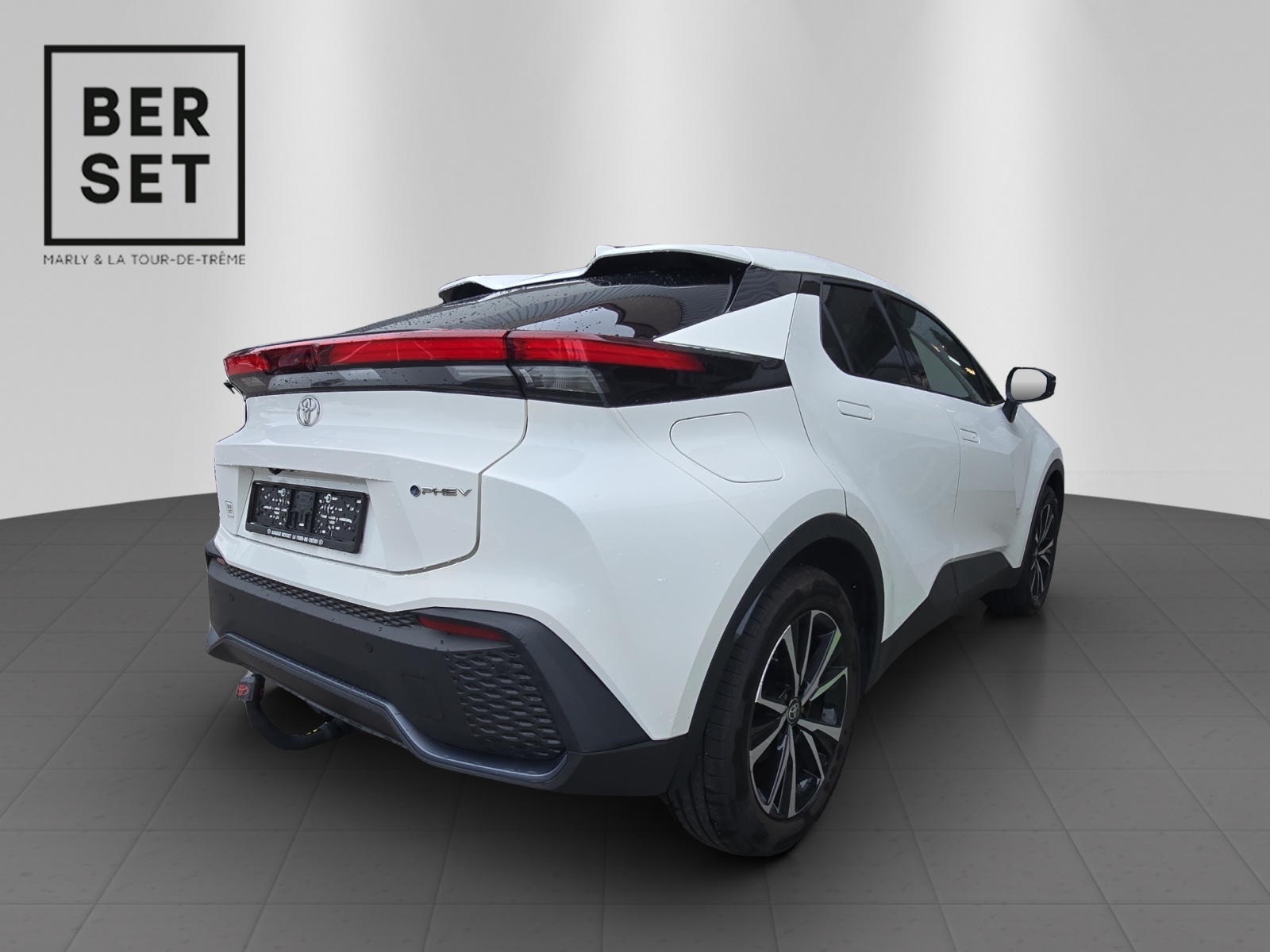 TOYOTA C-HR 2.0 PHEV Swiss Edition-image-4