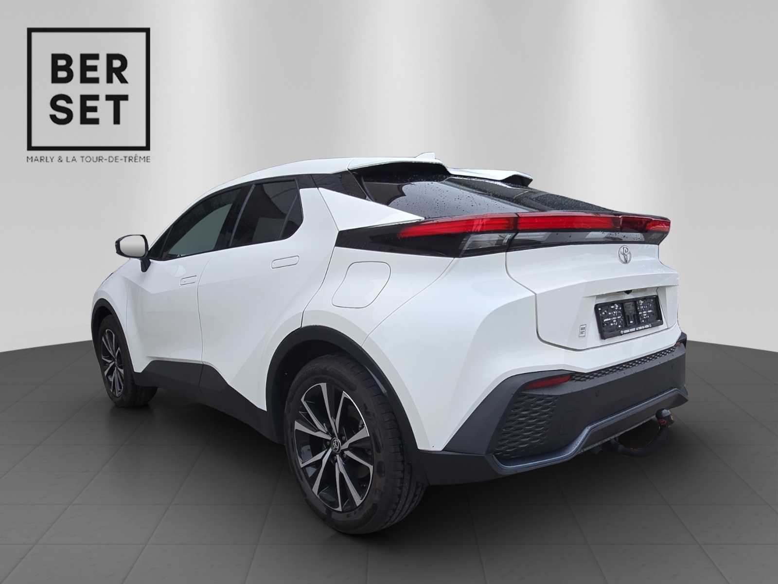 TOYOTA C-HR 2.0 PHEV Swiss Edition-image-2