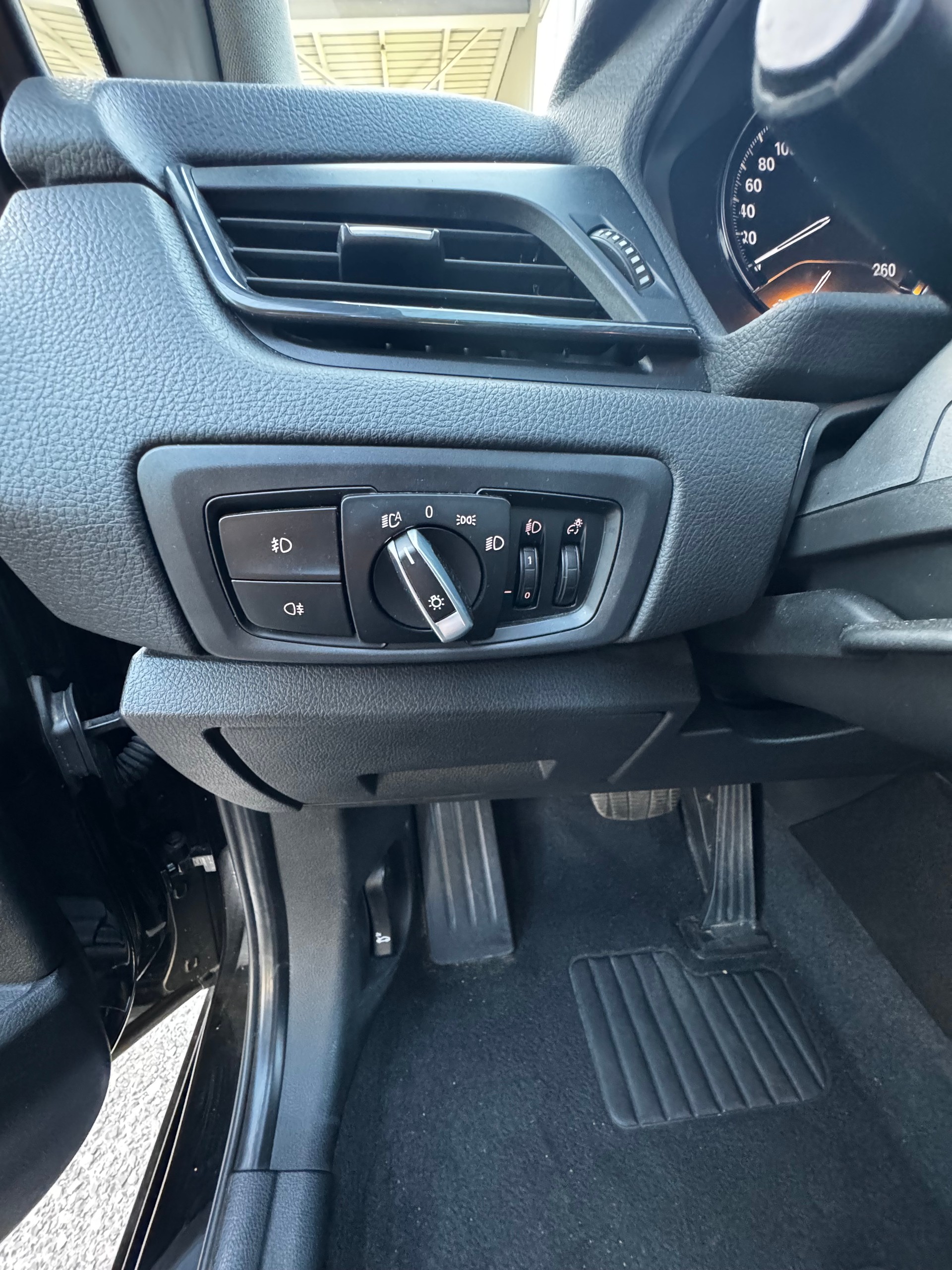 BMW 220d Active Tourer Steptronic-image-11