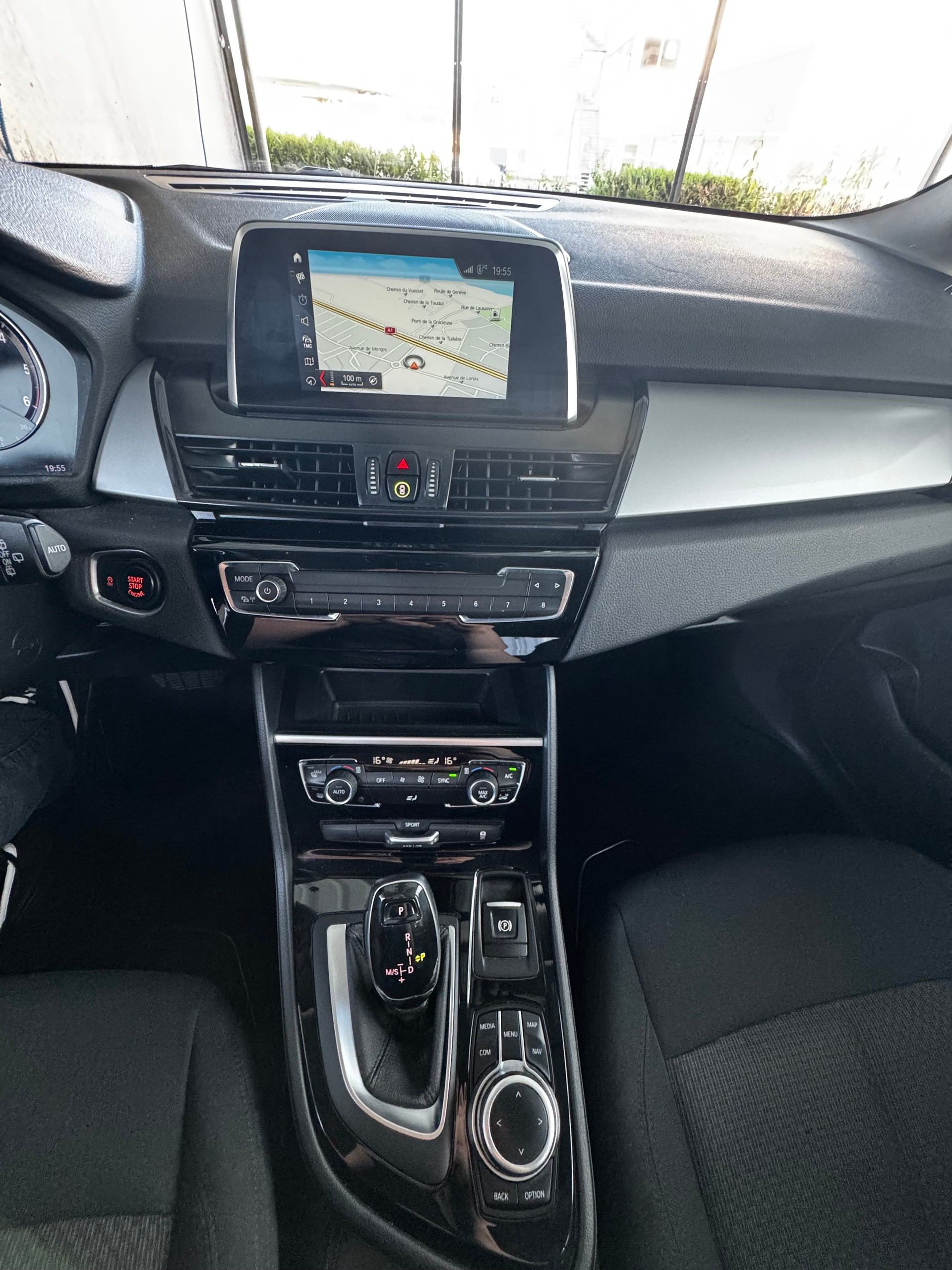 BMW 220d Active Tourer Steptronic-image-10