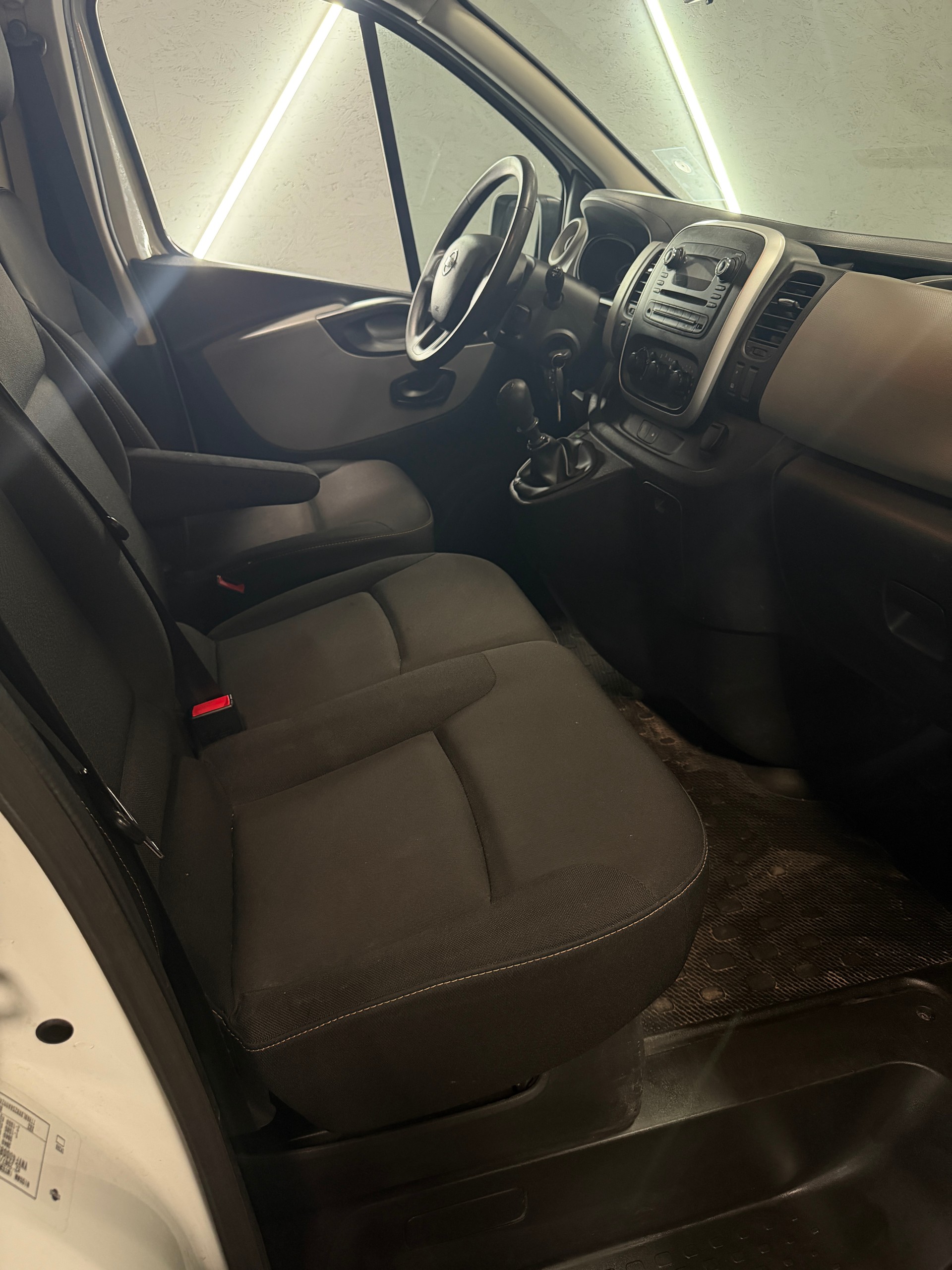 NISSAN NV300 dCi 125 2.9 L2H1 Comfort-image-17