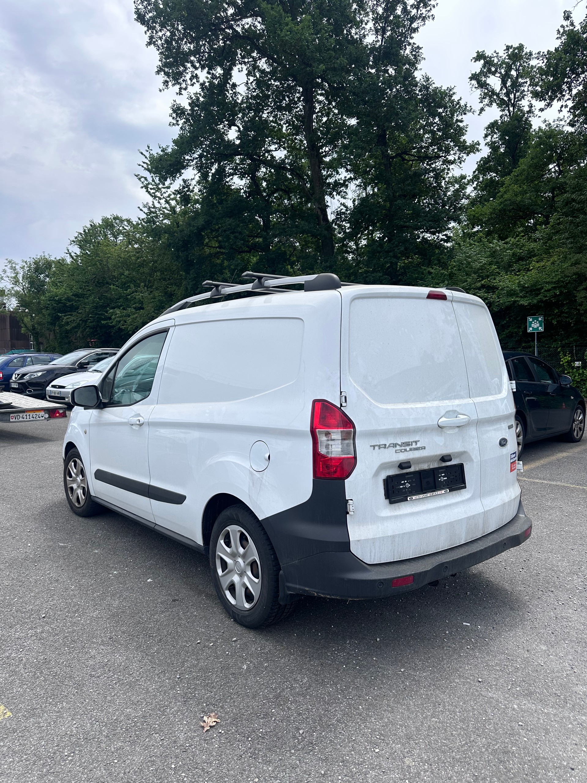 FORD Transit Connect Van T200 1.0 EcoBoost Ambiente-image-2