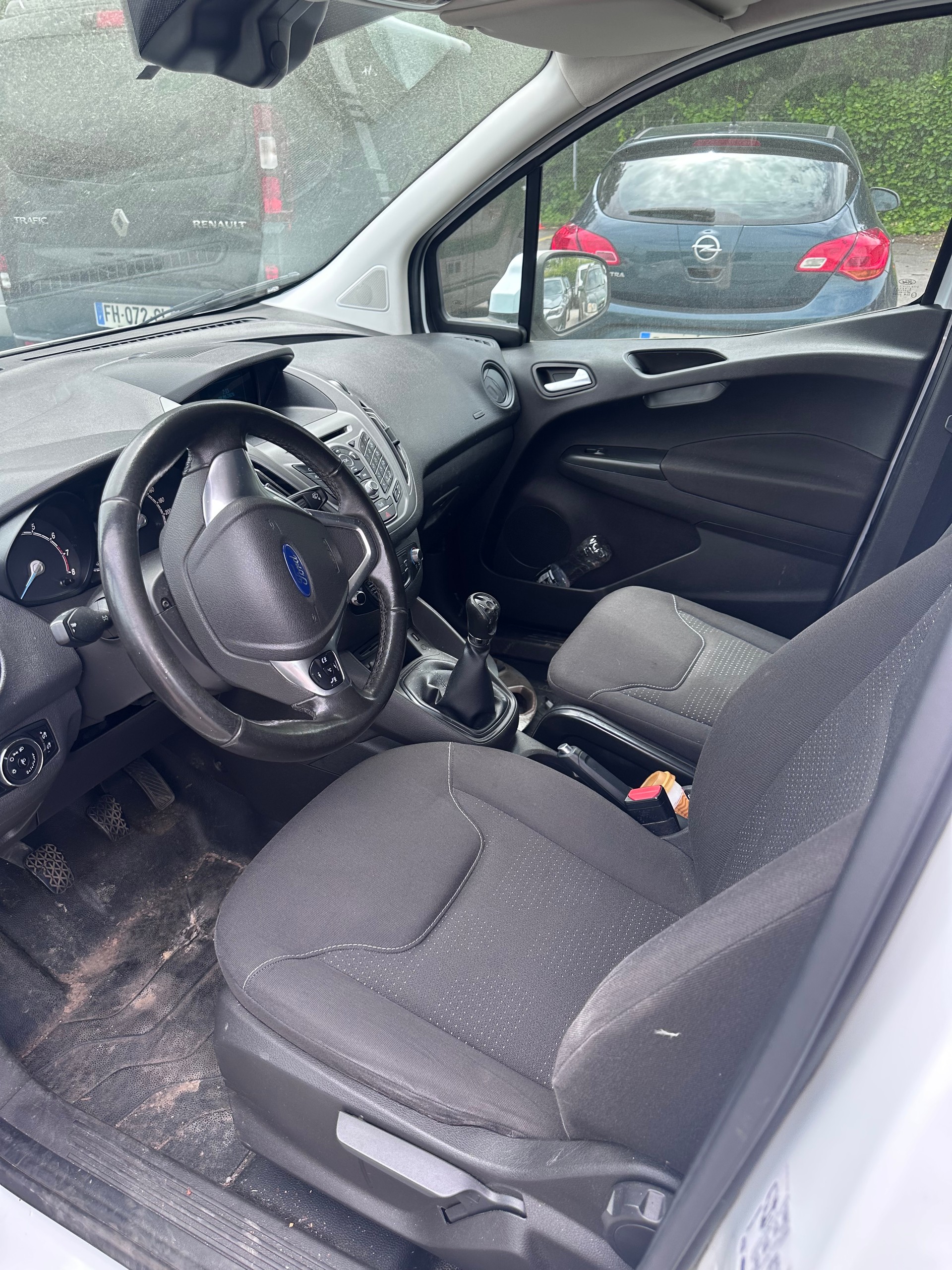 FORD Transit Connect Van T200 1.0 EcoBoost Ambiente-image-8