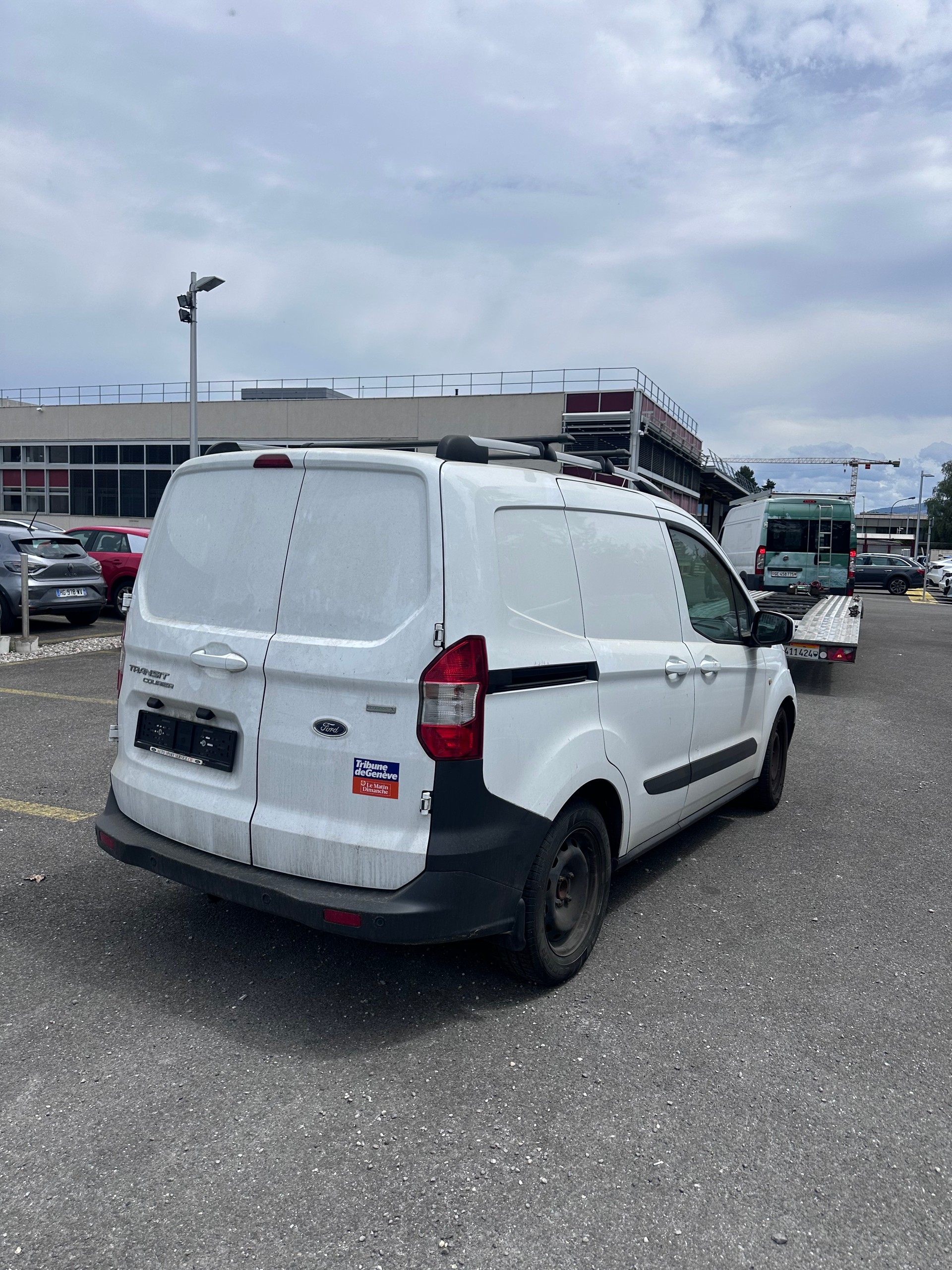 FORD Transit Connect Van T200 1.0 EcoBoost Ambiente-image-3