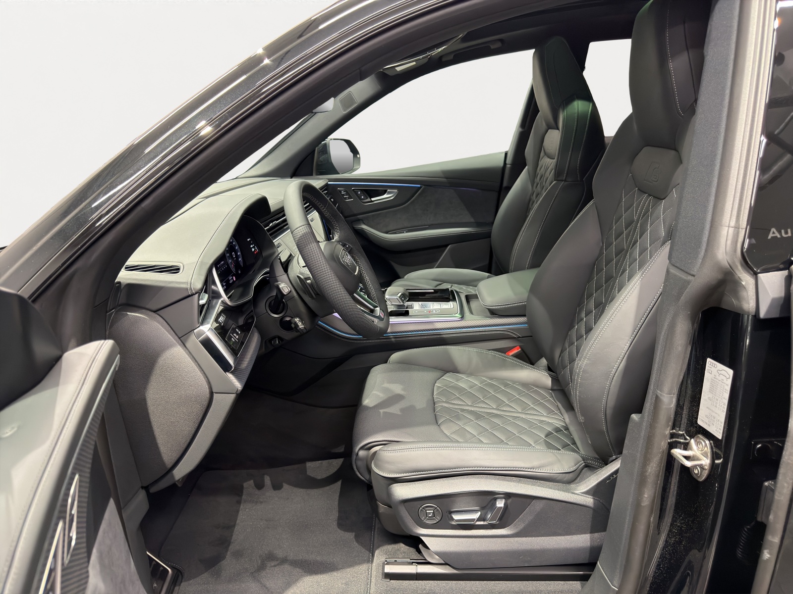 AUDI Q8 SUV TFSI quat. 250 kW tip. 340PS-image-4