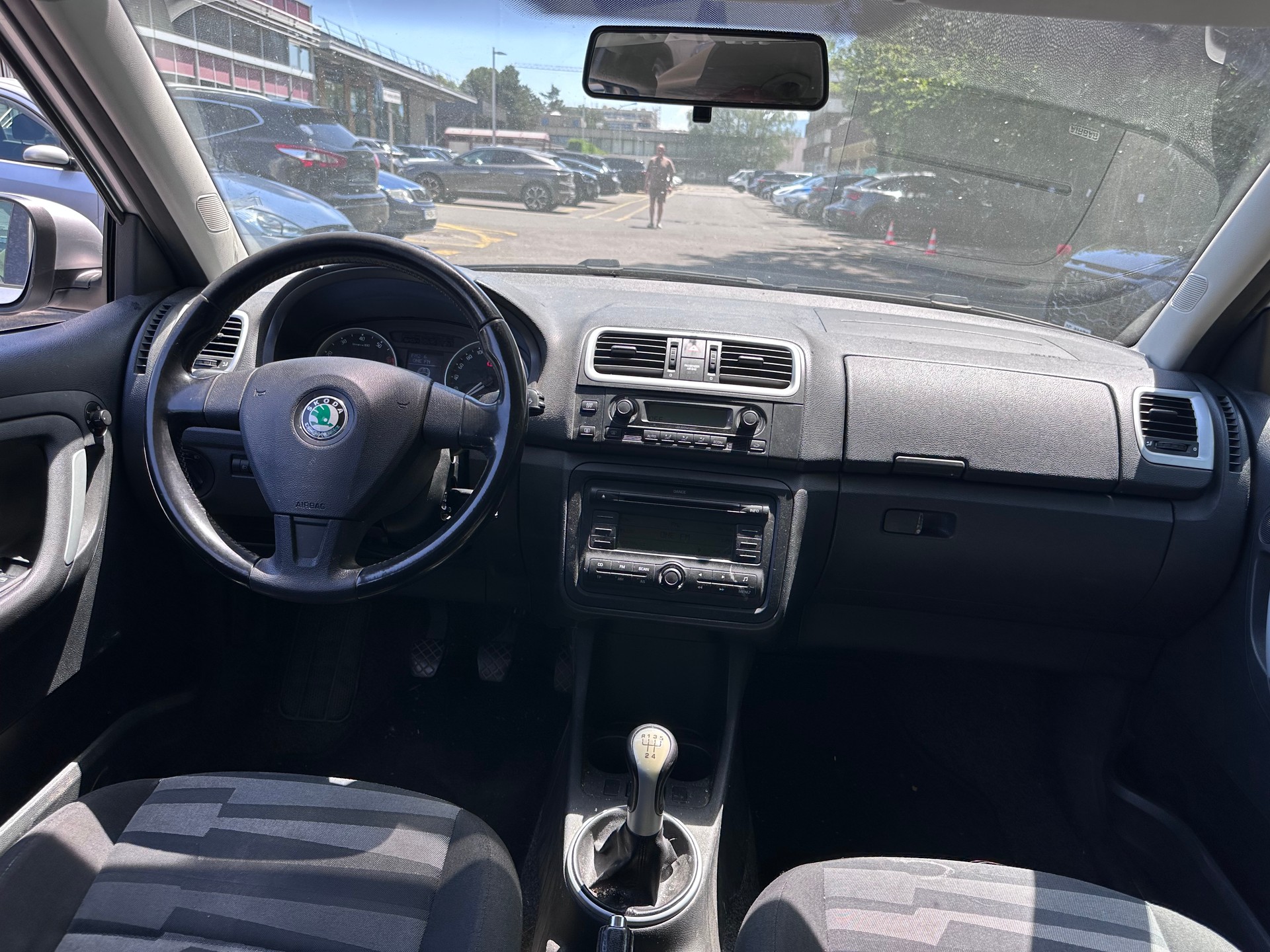 SKODA Fabia 1.4 Elegance-image-8