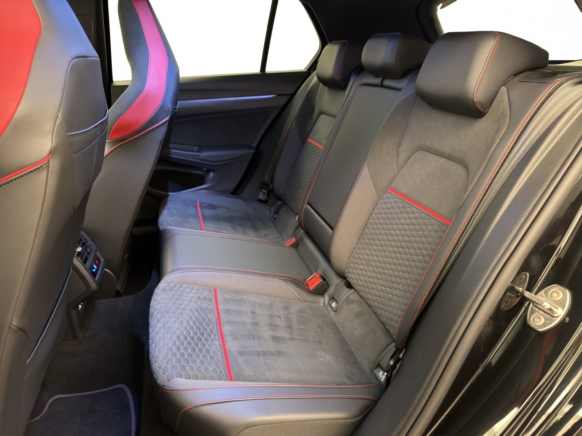 VW Golf 8 2.0 TSI GTI Clubsport-image-11
