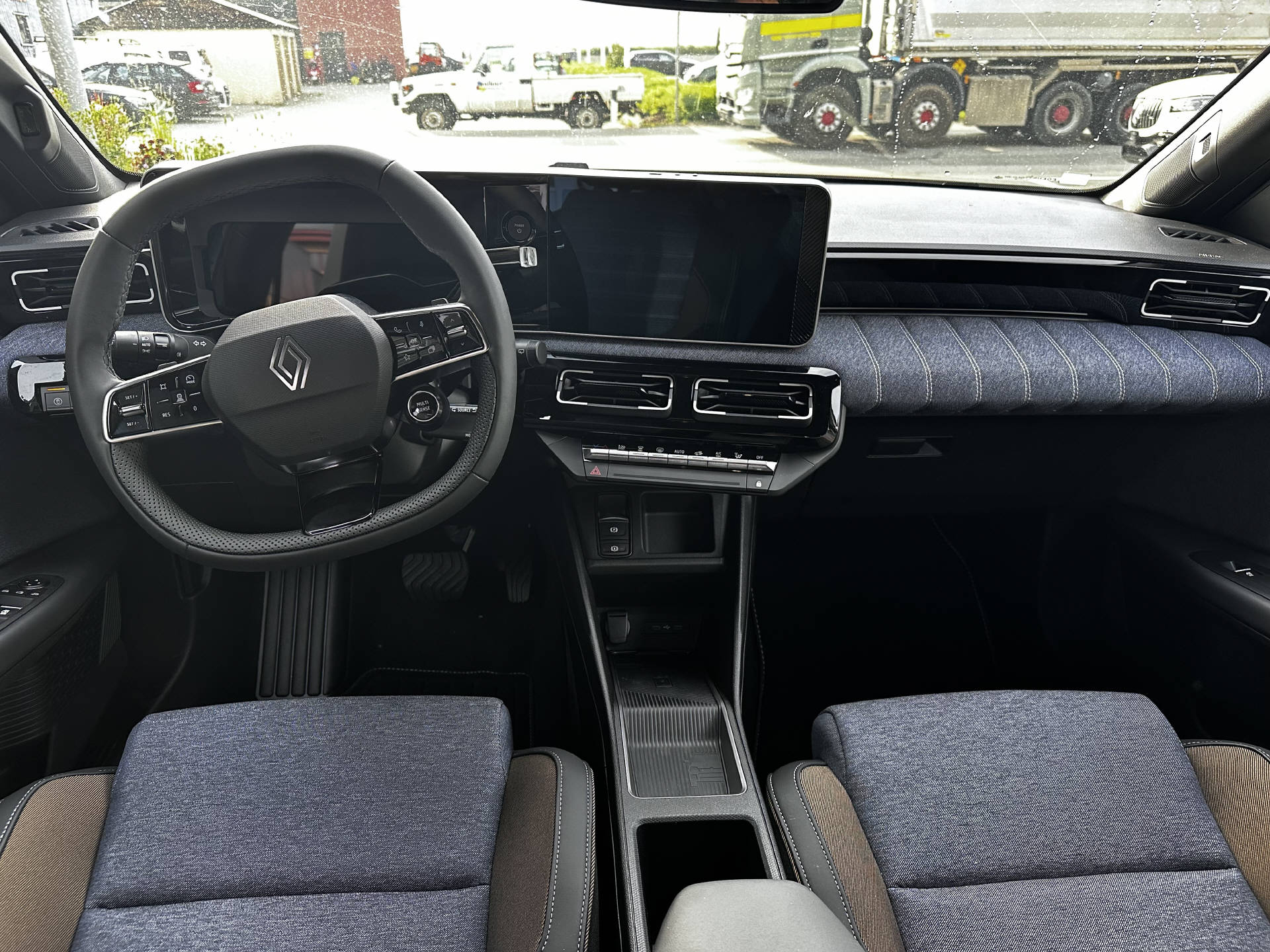 RENAULT R5 E-Tech Comfort Range techno-image-9
