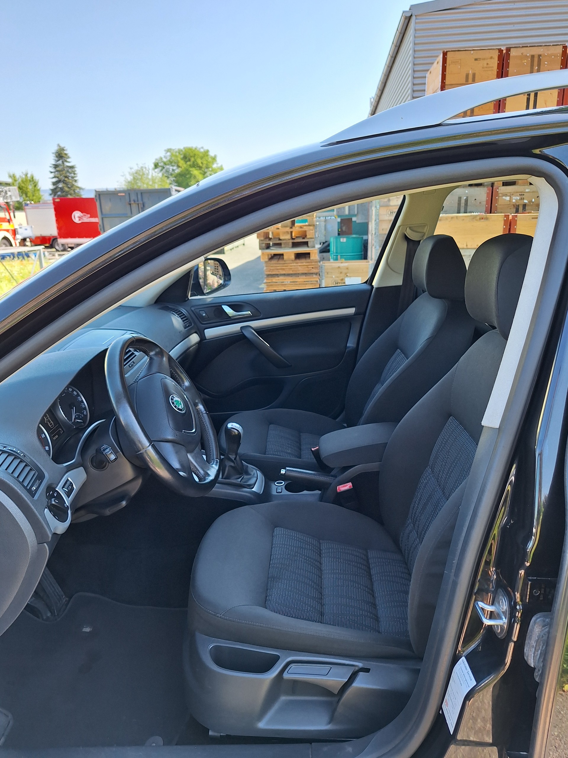 SKODA Octavia Combi 1.8 TSI Adventure 4x4-image-6