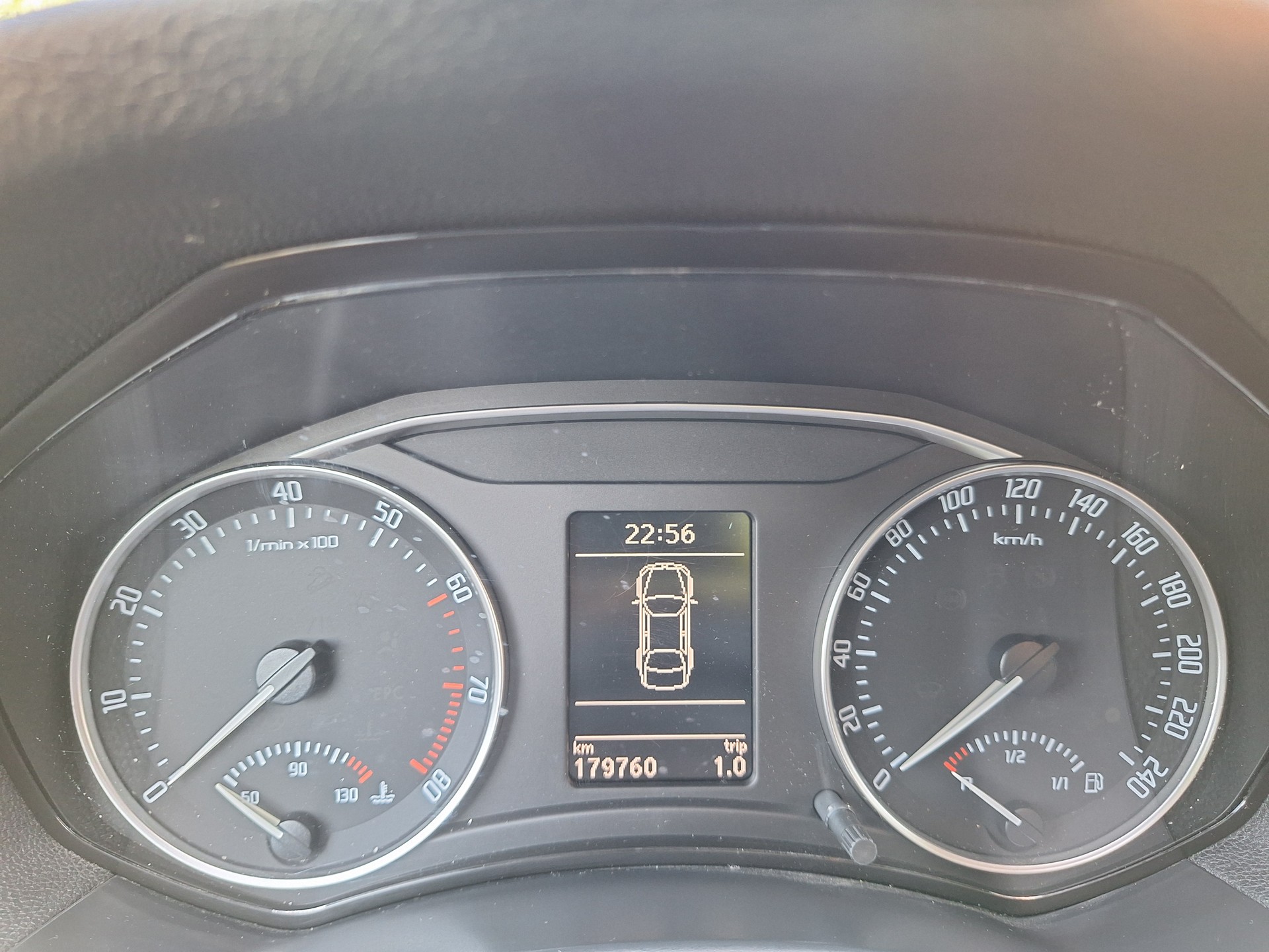 SKODA Octavia Combi 1.8 TSI Adventure 4x4-image-11