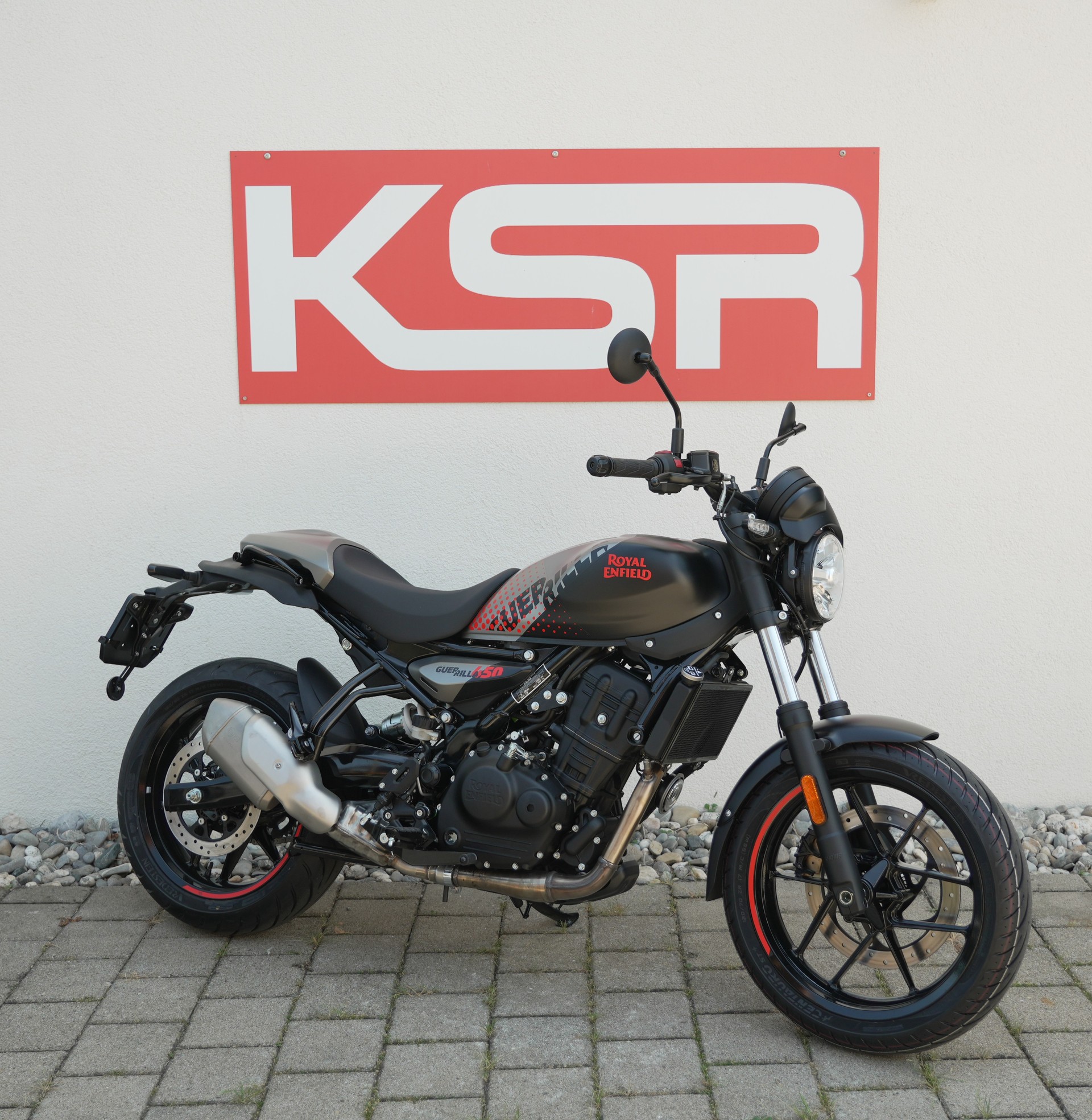 ROYAL ENFIELD Apex 450-showroom-element-3
