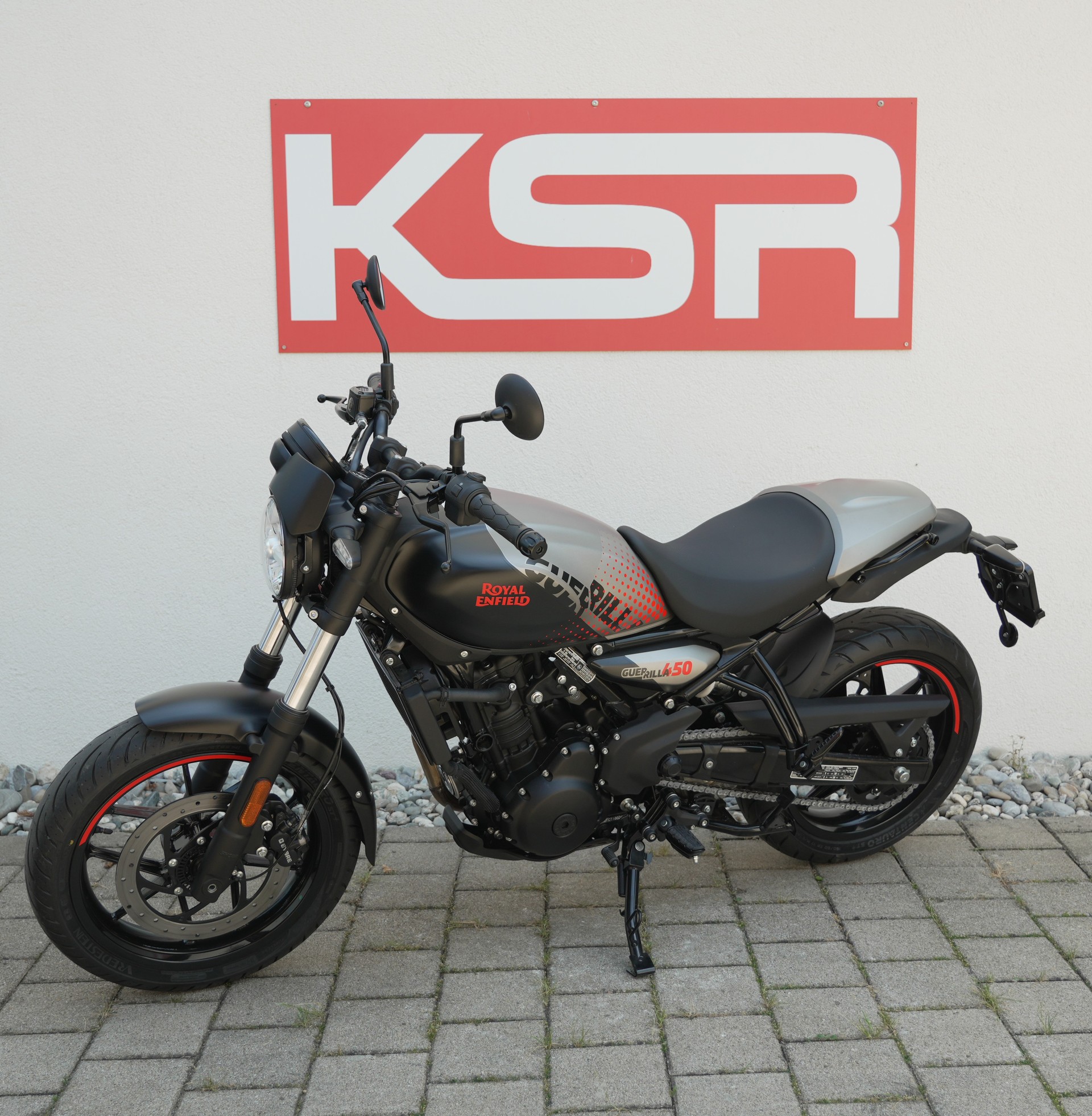 ROYAL ENFIELD Apex 450-showroom-element-2