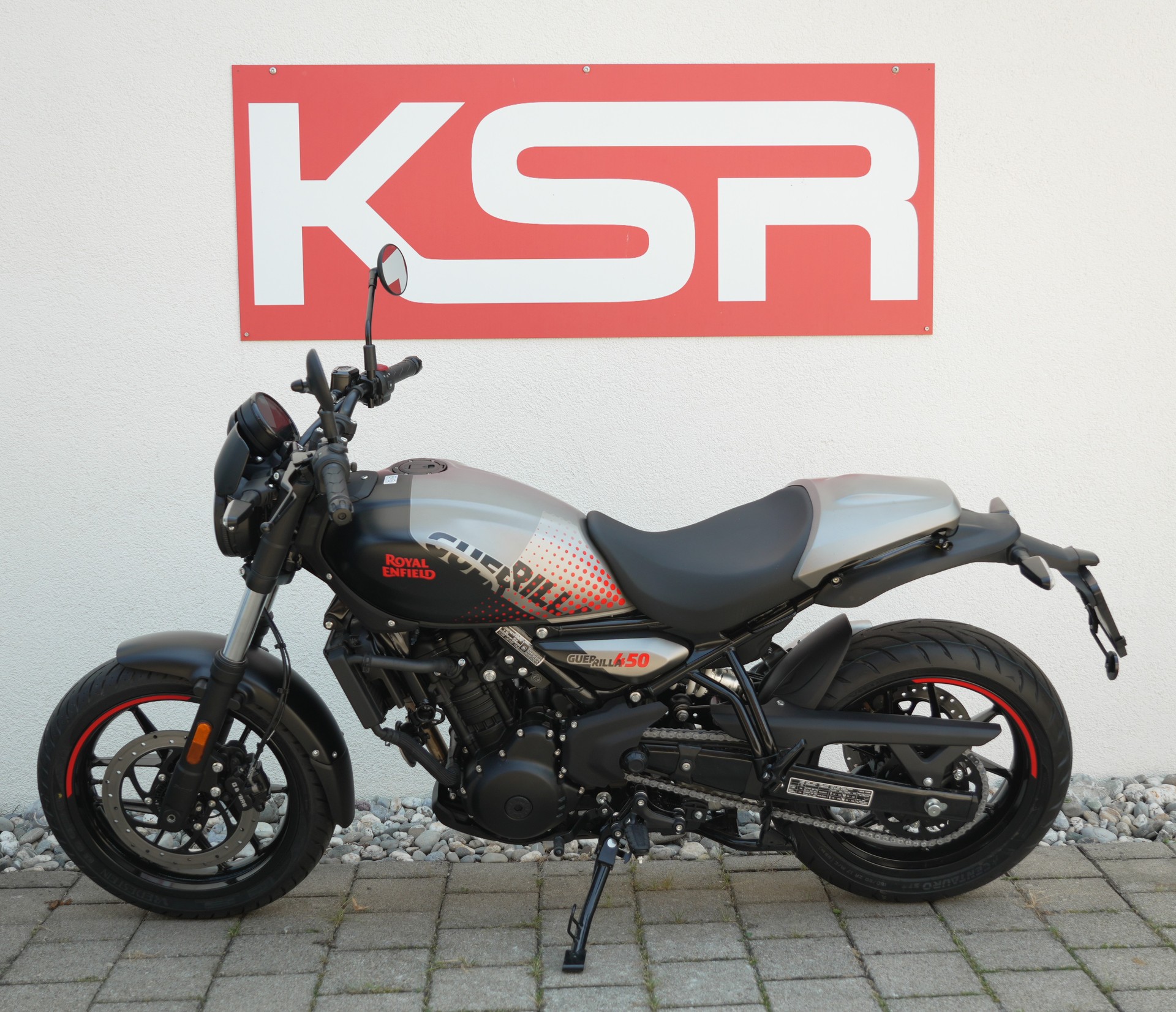 ROYAL ENFIELD Apex 450-showroom-element-1
